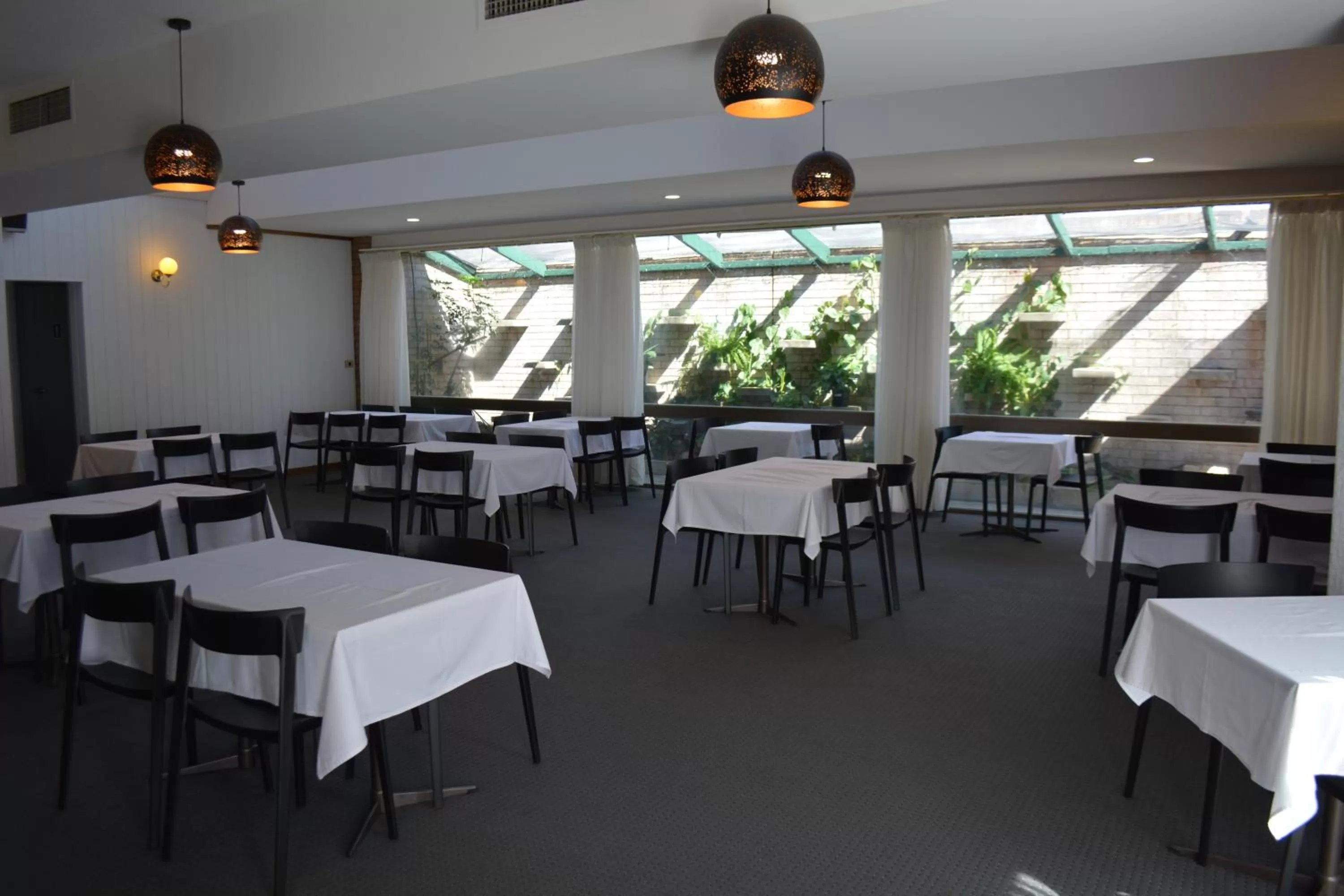 Restaurant/places to eat in Spa Village Travel Inn