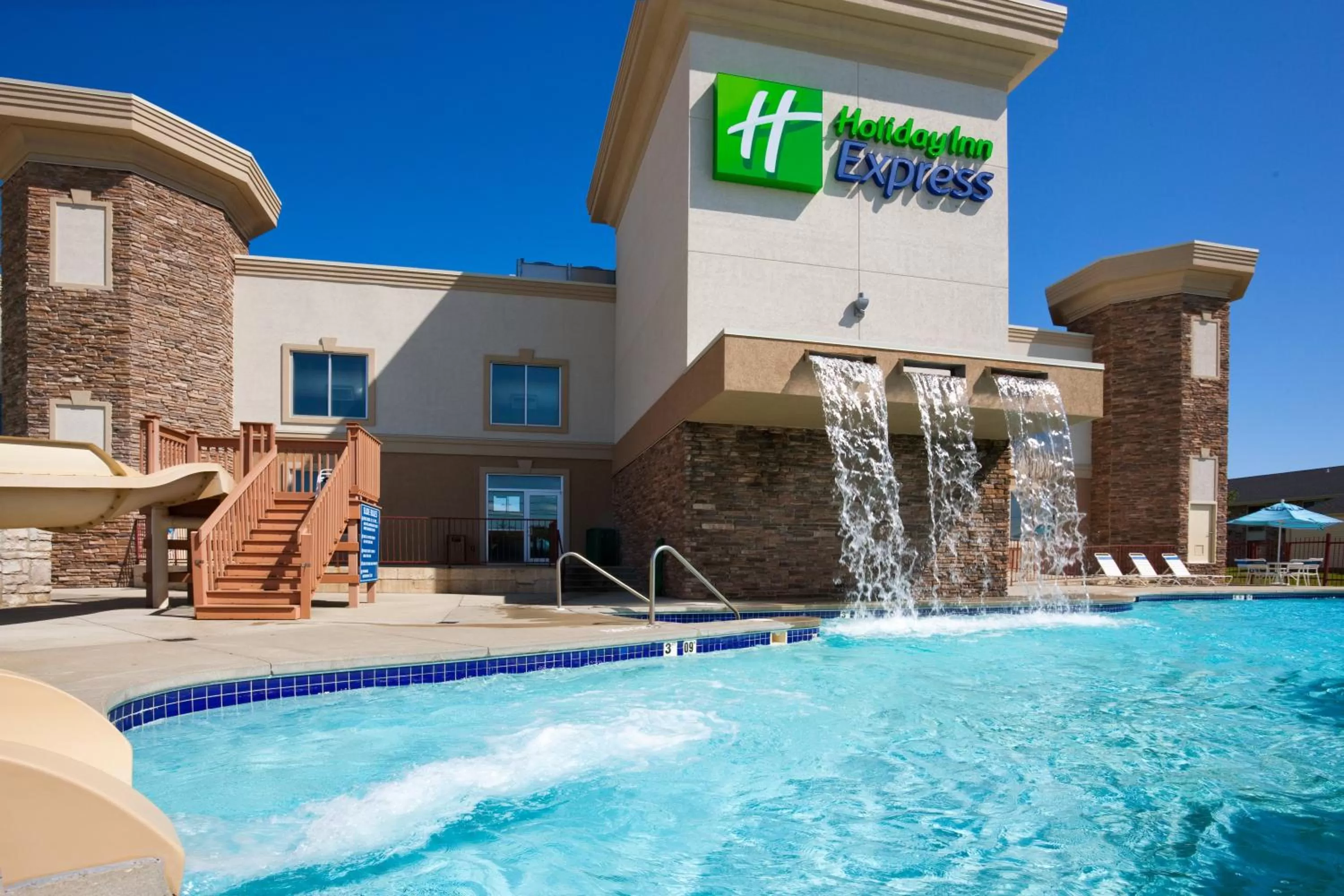 Swimming pool in Holiday Inn Express Wisconsin Dells by IHG