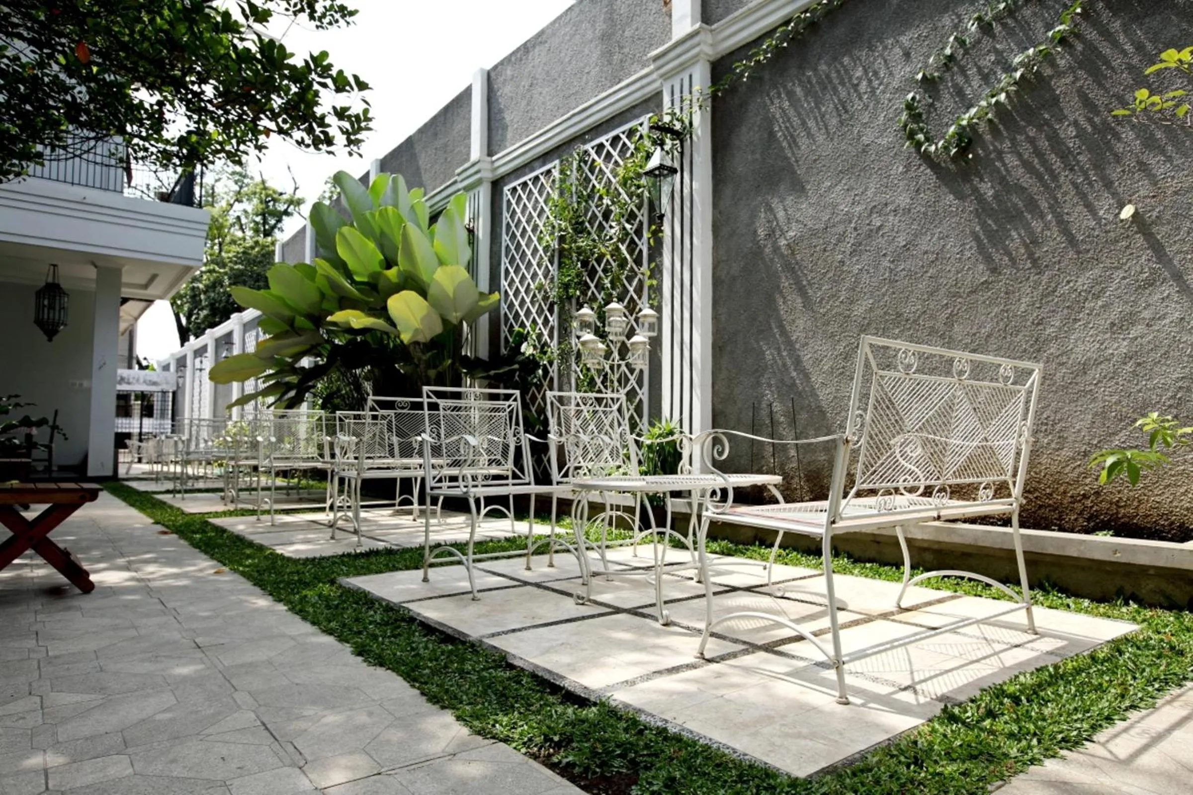 Garden in de' Halimun Guest House