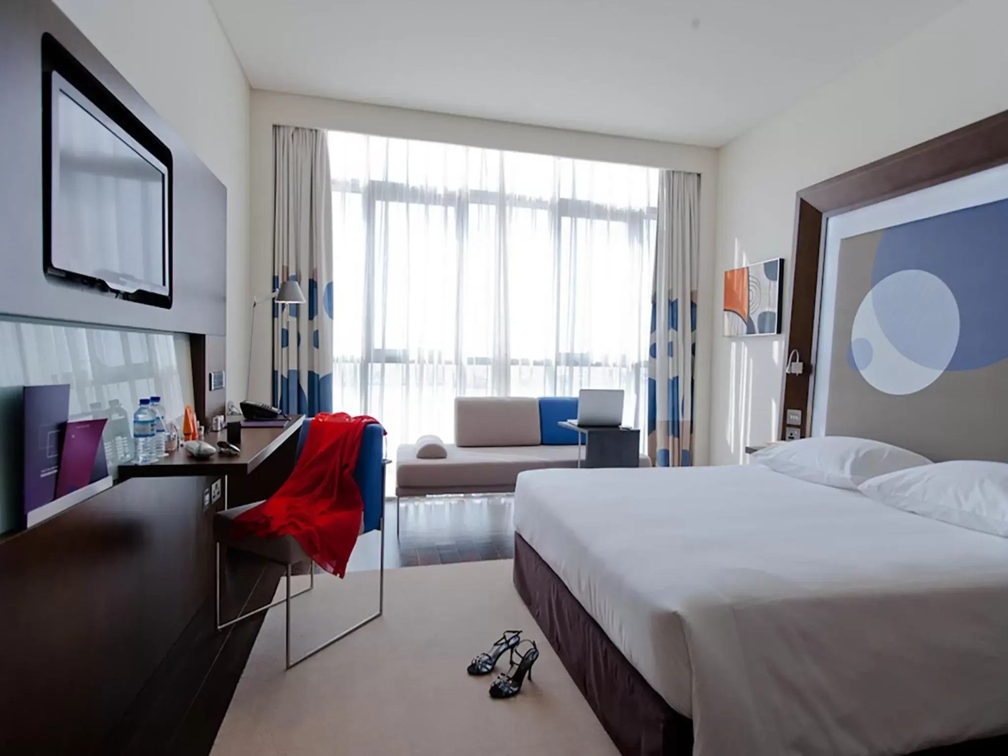 Superior Room with 1 Double bed and Sofa in Novotel Abu Dhabi Gate Superior Room with 1 Double bed and Sofa in Novotel Abu Dhabi Gate