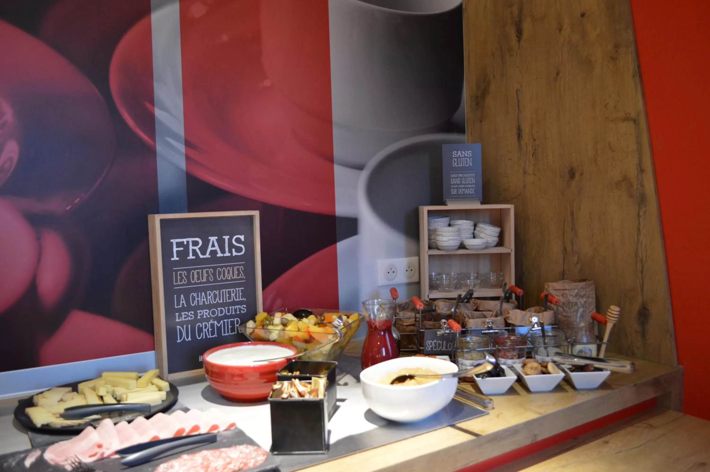 Buffet breakfast in ibis Honfleur