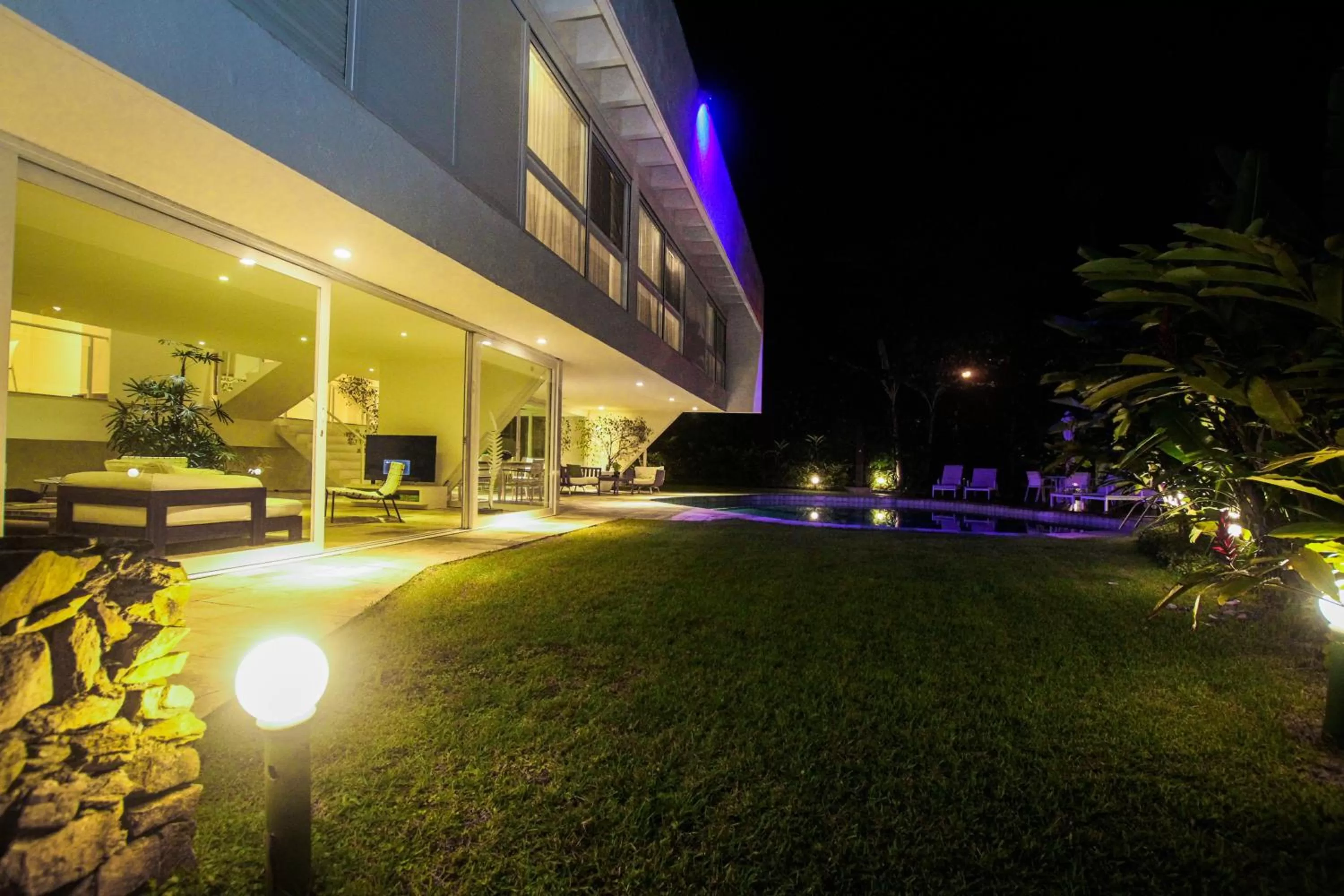 Facade/entrance, Property Building in Guest House Guarujá