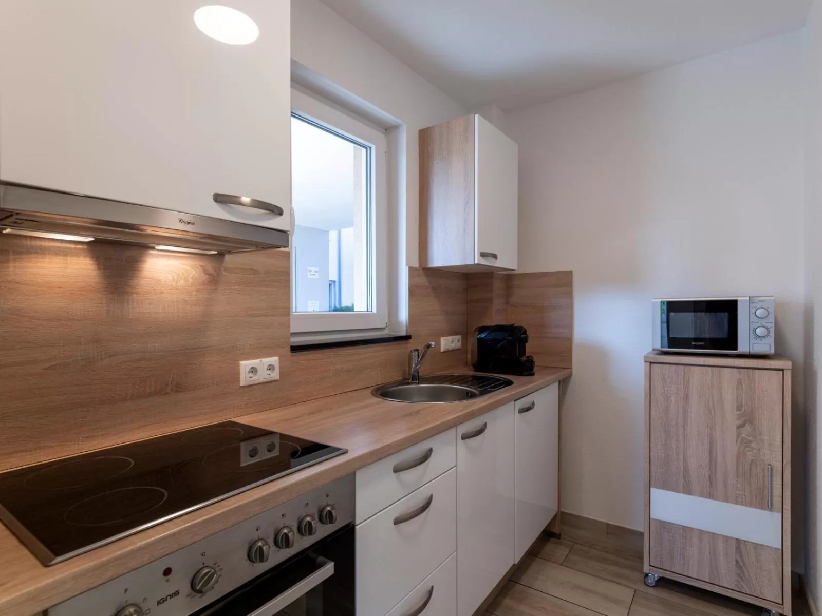 Kitchen/Kitchenette in GLEUEL INN - digital hotel & serviced apartments & boardinghouse mit voll ausgestatteten Küchen