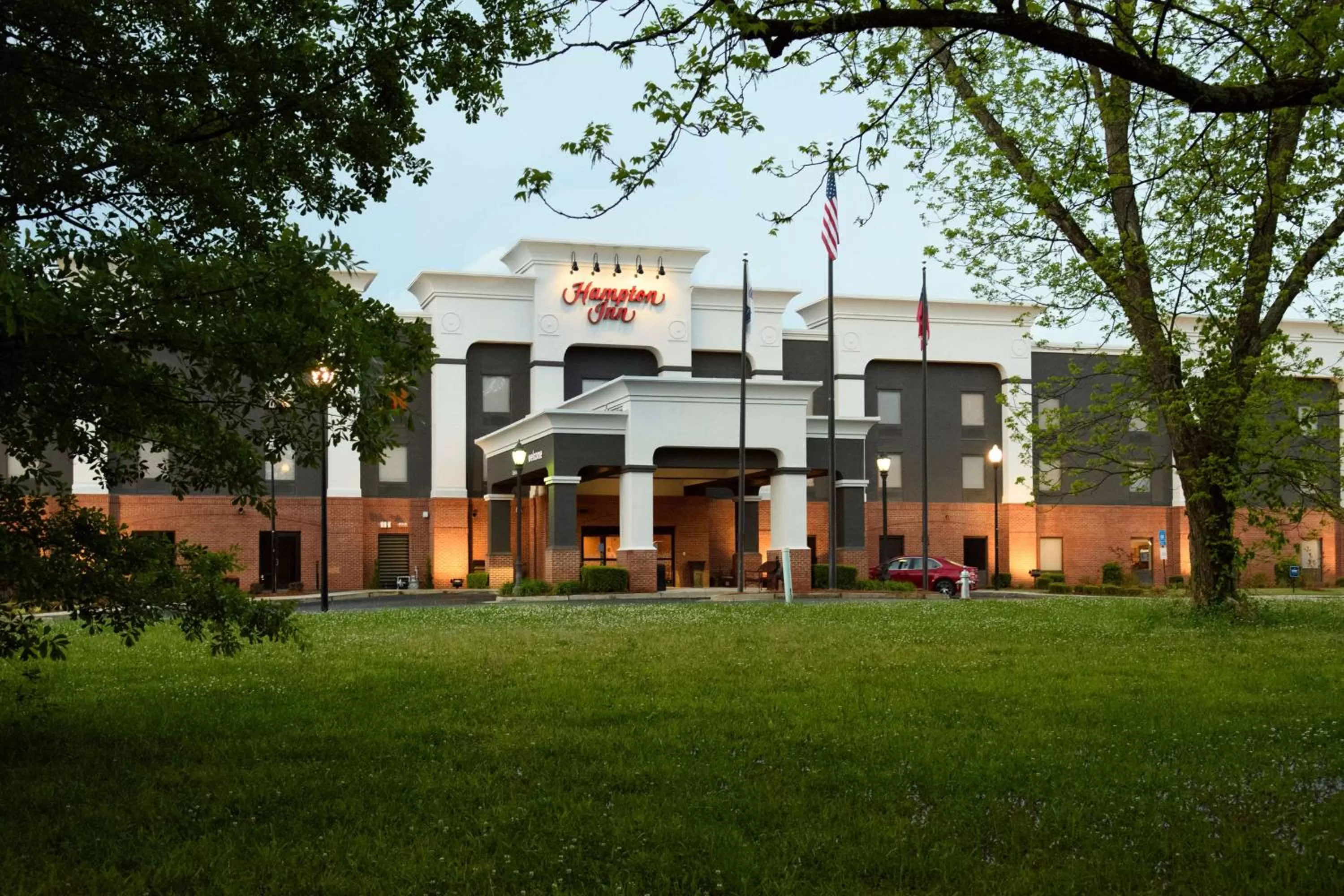 Property building in Hampton Inn Fayetteville