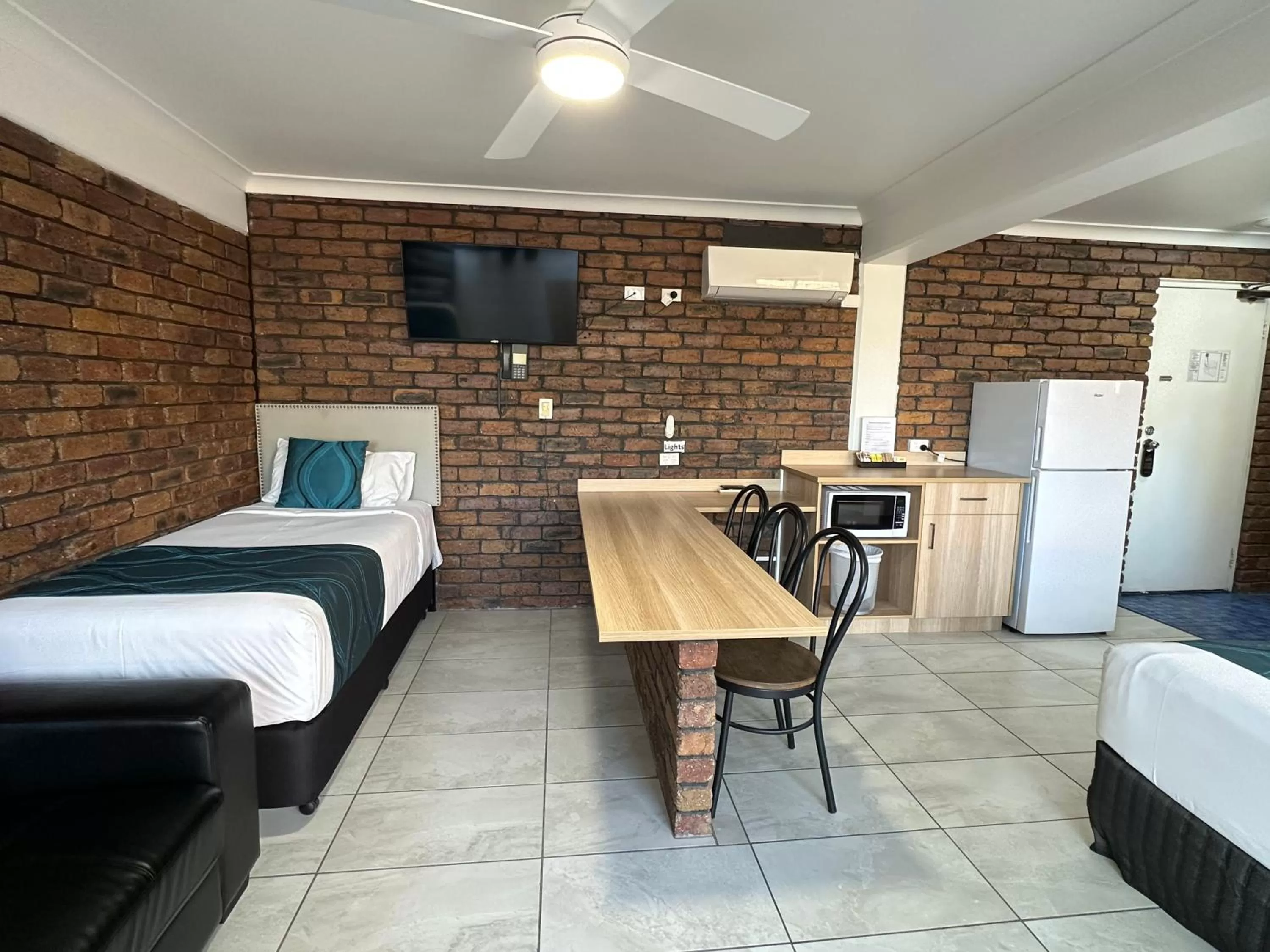 Bed in Logan City Motor Inn