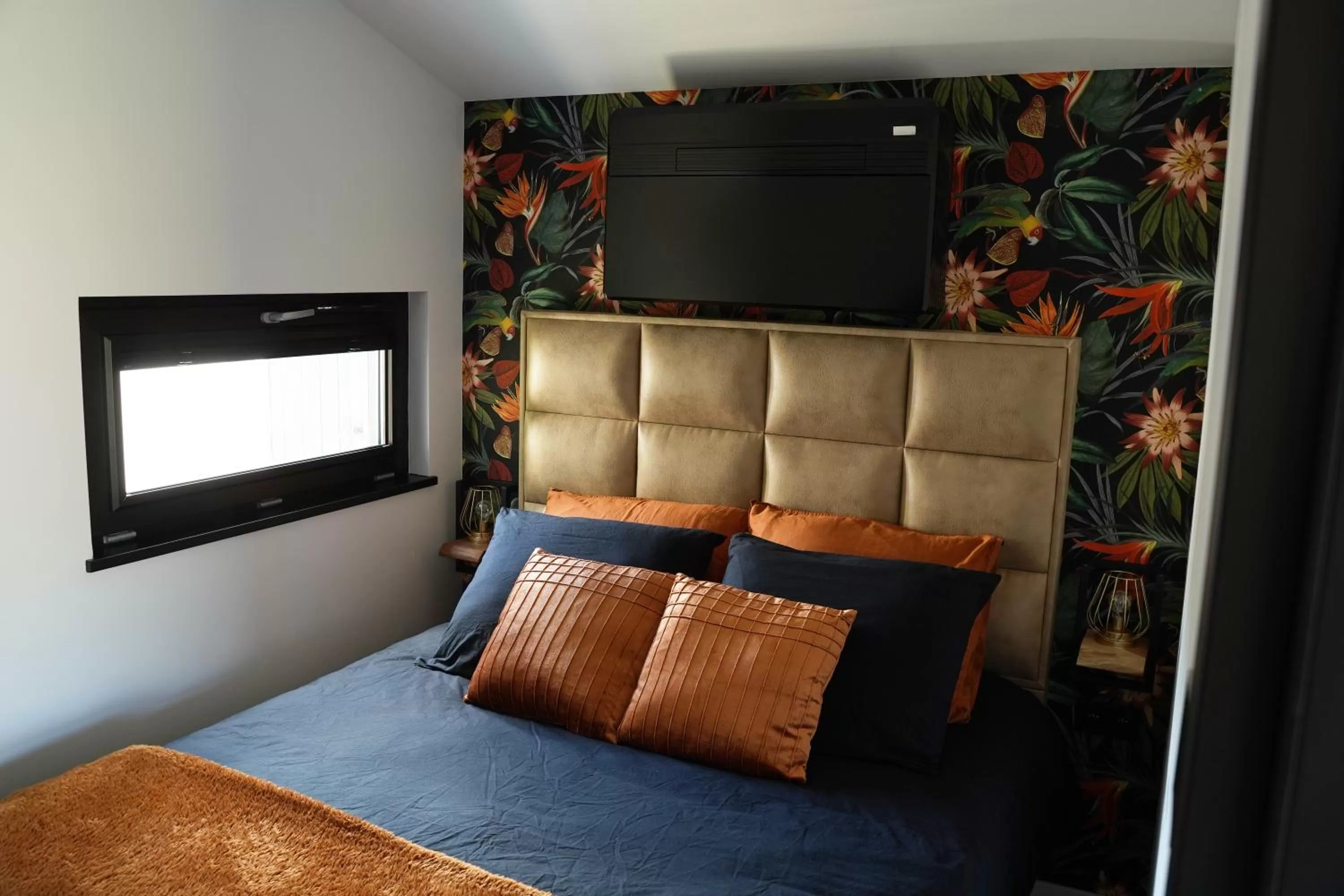 Bedroom, Bed in B&B het duinhuisje met jacuzzi