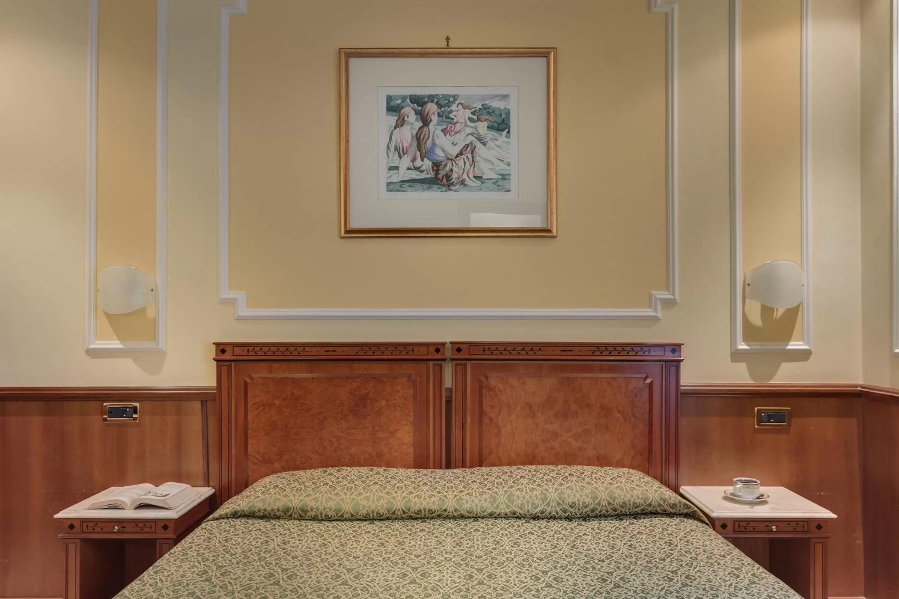 Bed in Hotel Borromeo