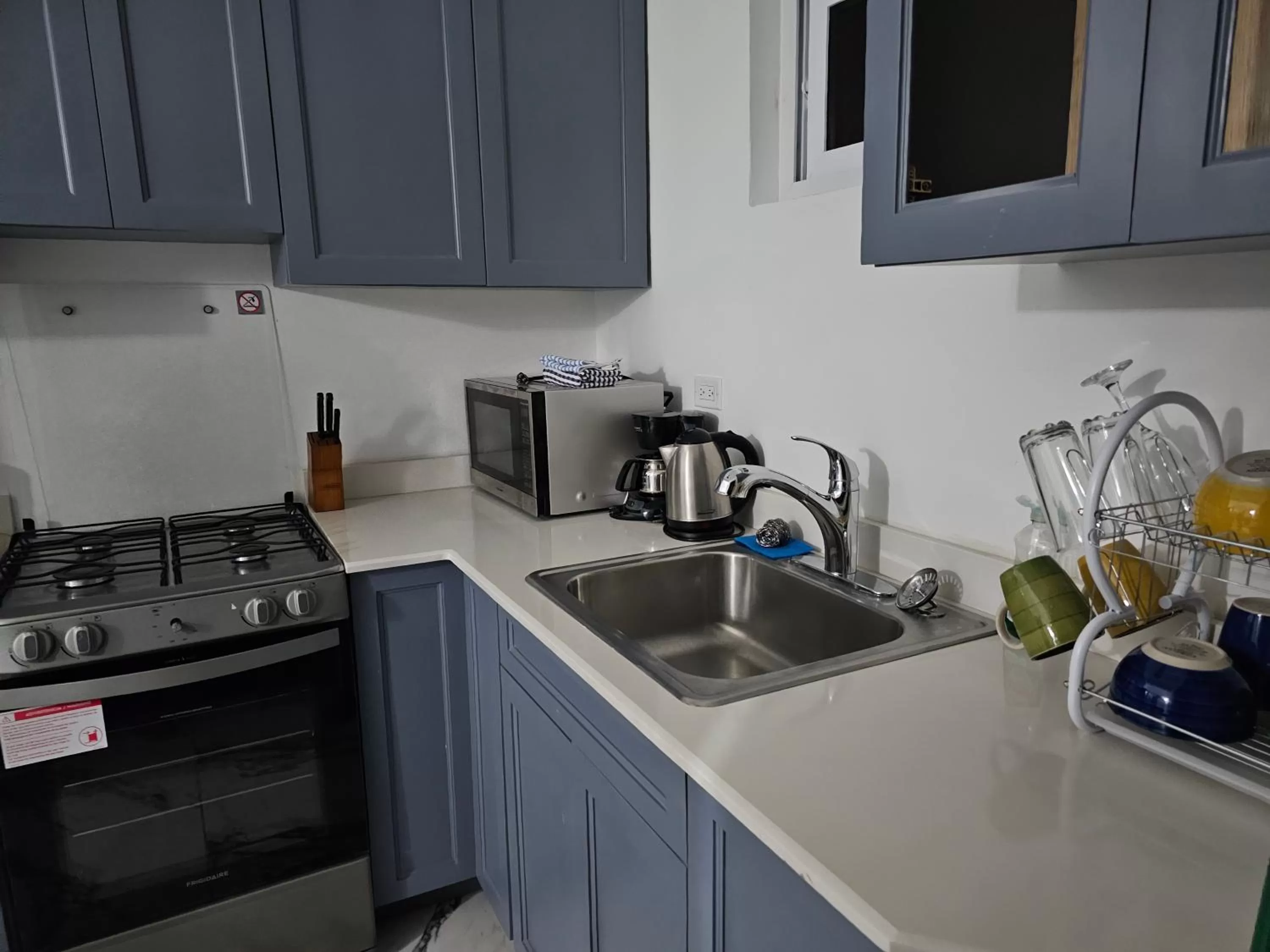 Kitchen or kitchenette in Roots Cafe Rooms