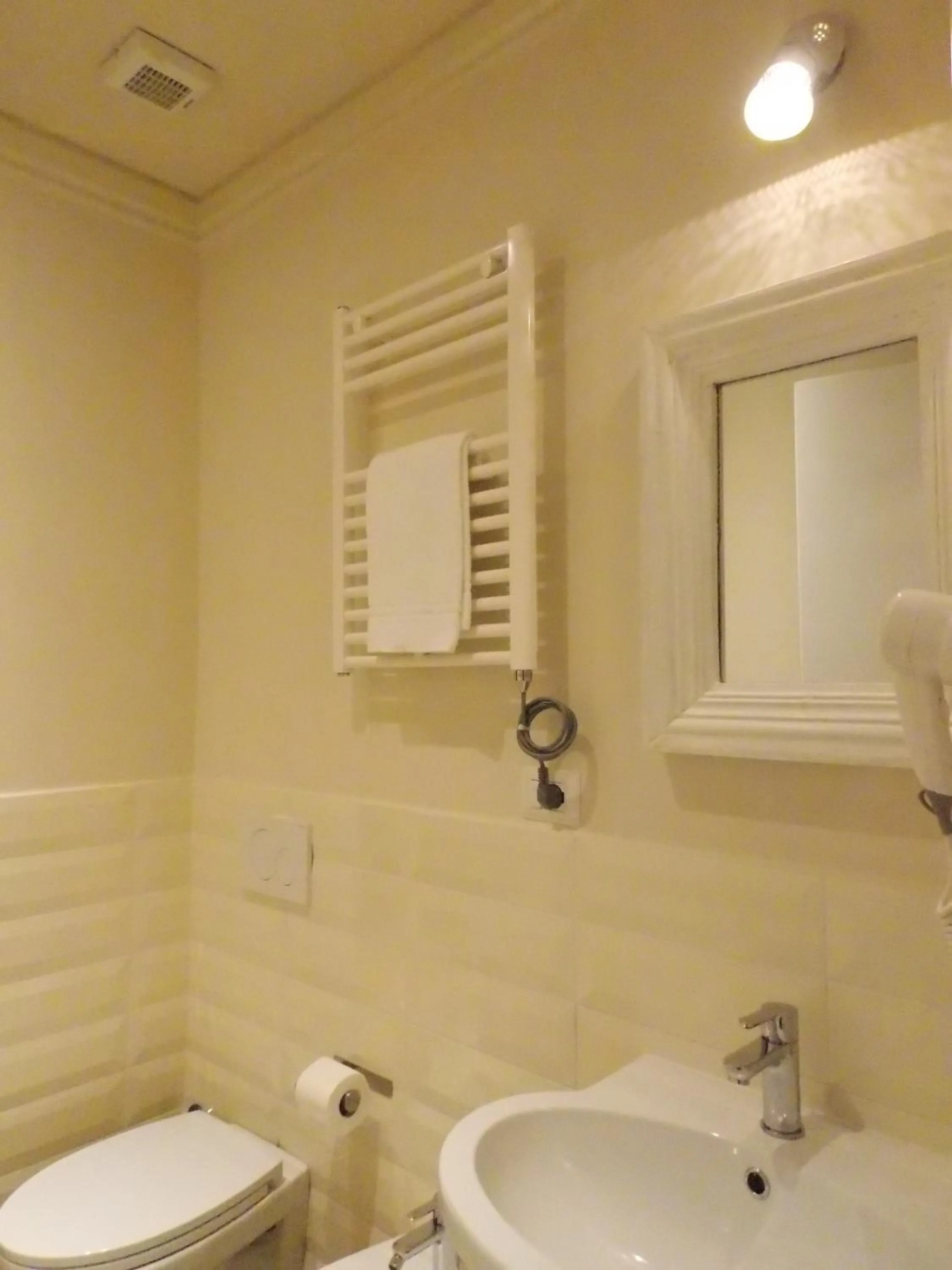 Bathroom in Casa Tua Vaticano Guest House