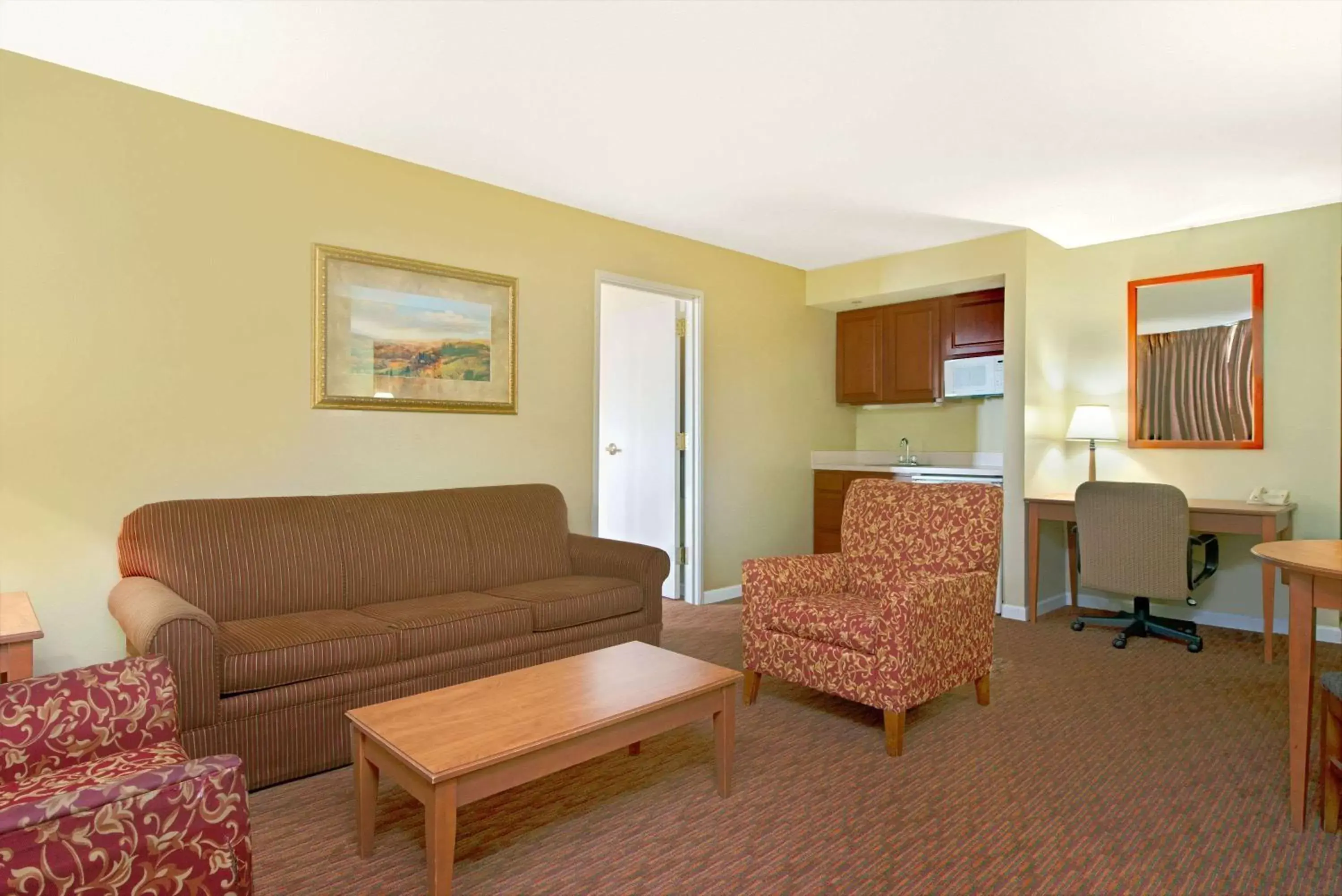 One-Bedroom Executive King Suite - Non-Smoking in Days Inn by Wyndham St. Louis/Westport MO One-Bedroom Executive King Suite - Non-Smoking in Days Inn by Wyndham St. Louis/Westport MO