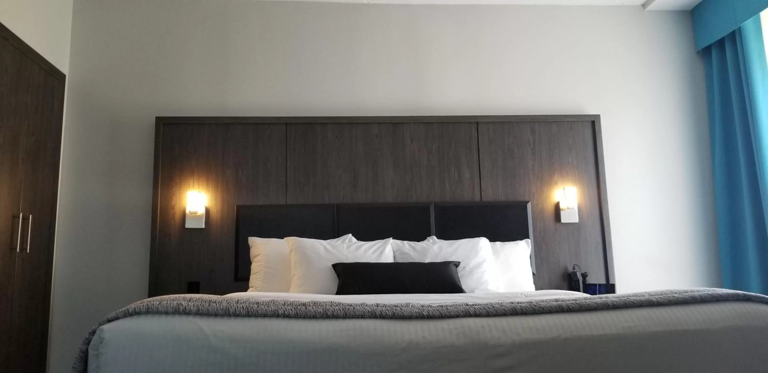 Bed in Best Western Laval-Montreal & Conference Centre