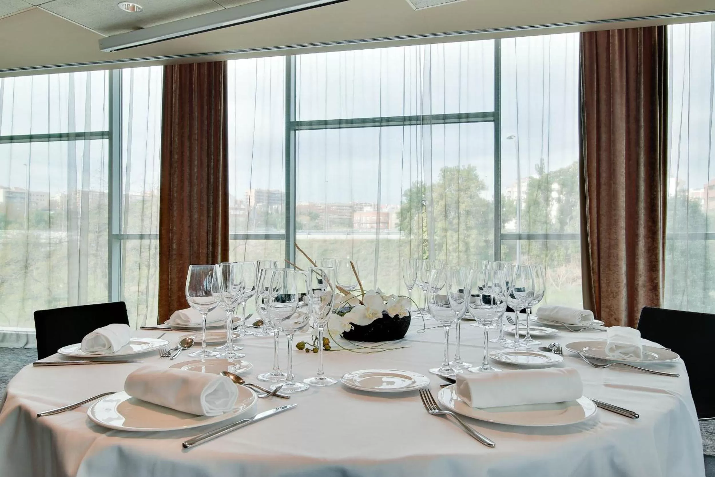 Restaurant/places to eat in Hotel Badalona Tower