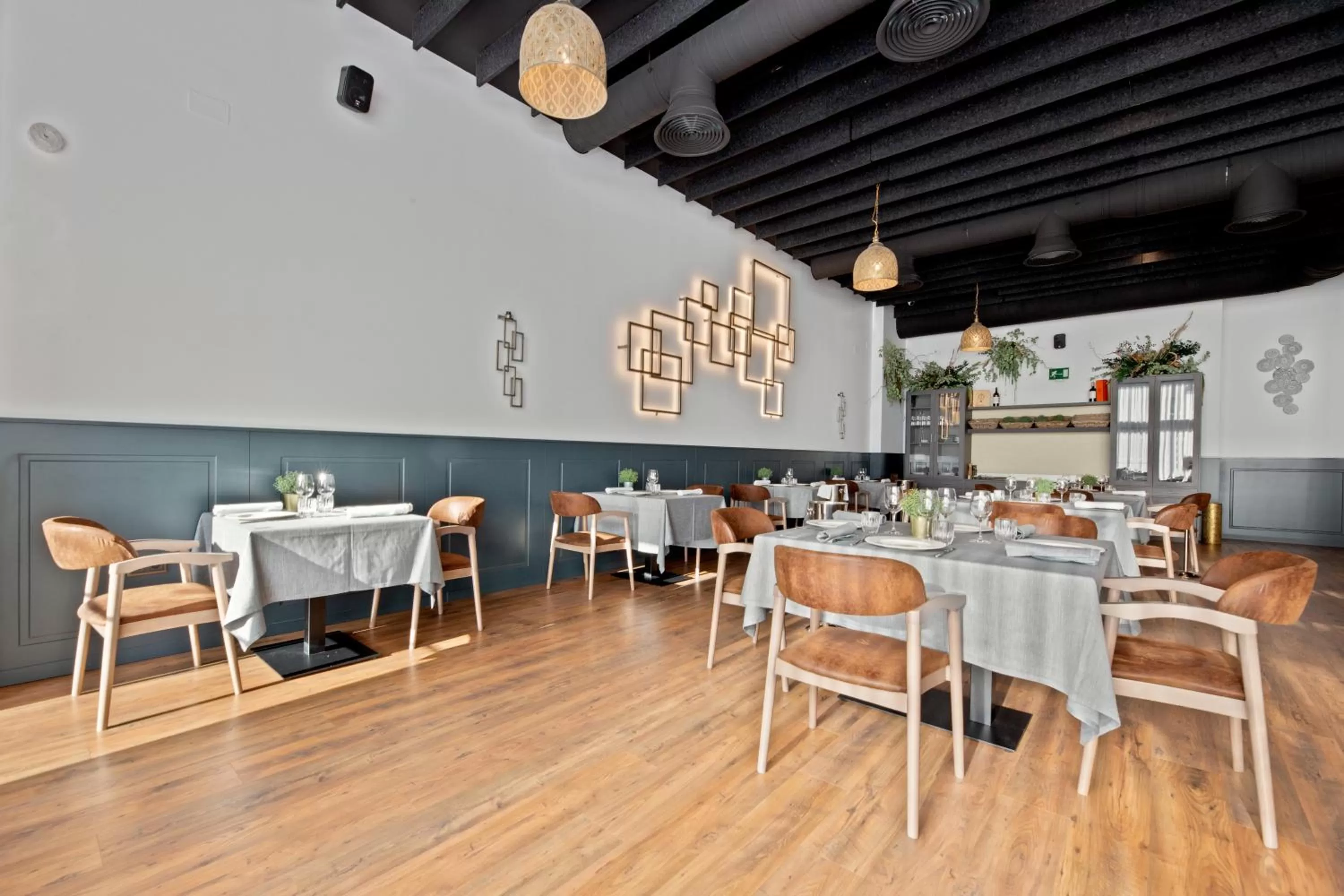 Restaurant/places to eat in HOTEL IBERUM