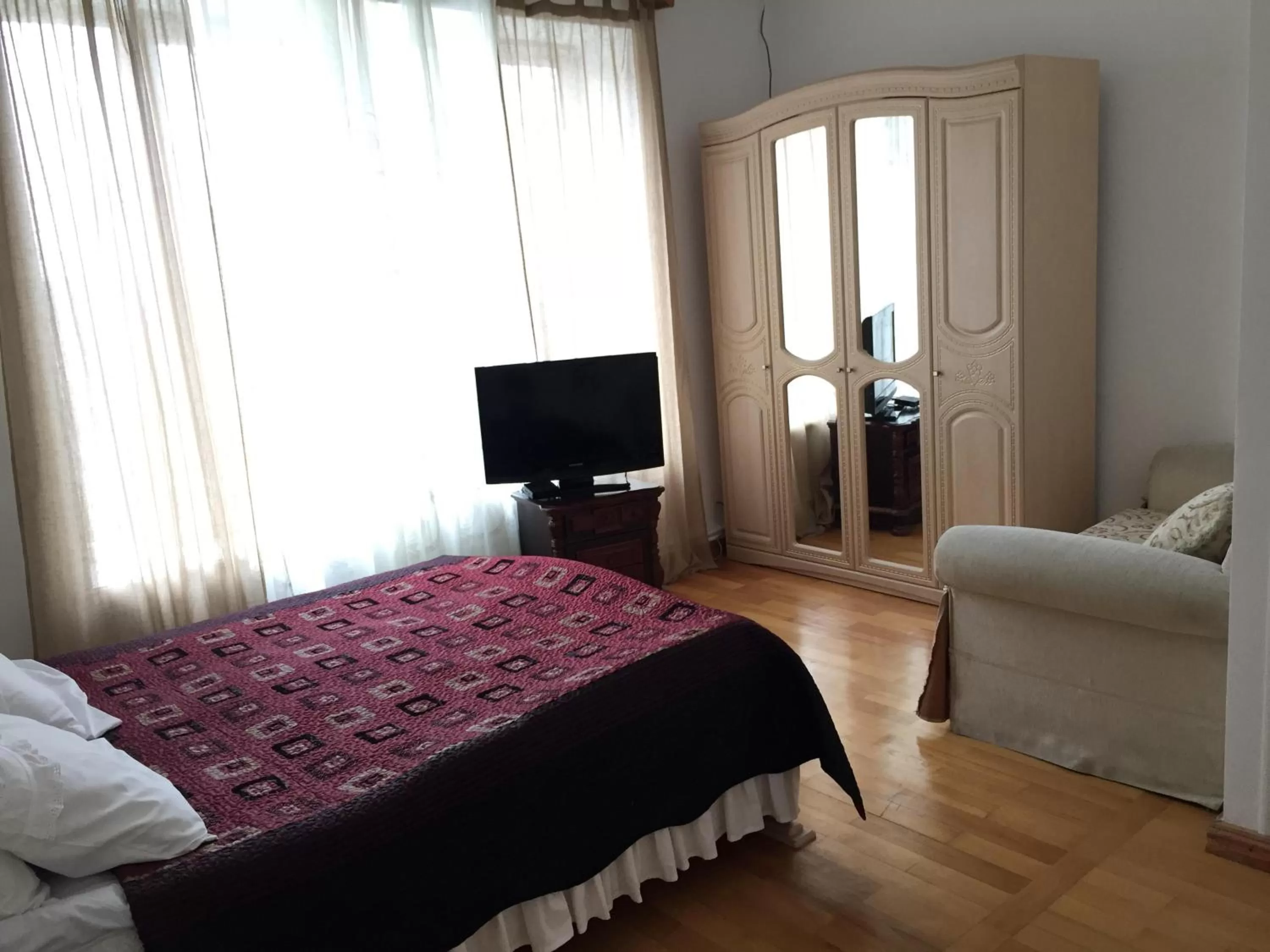 Photo of the whole room, Bed in House 1899