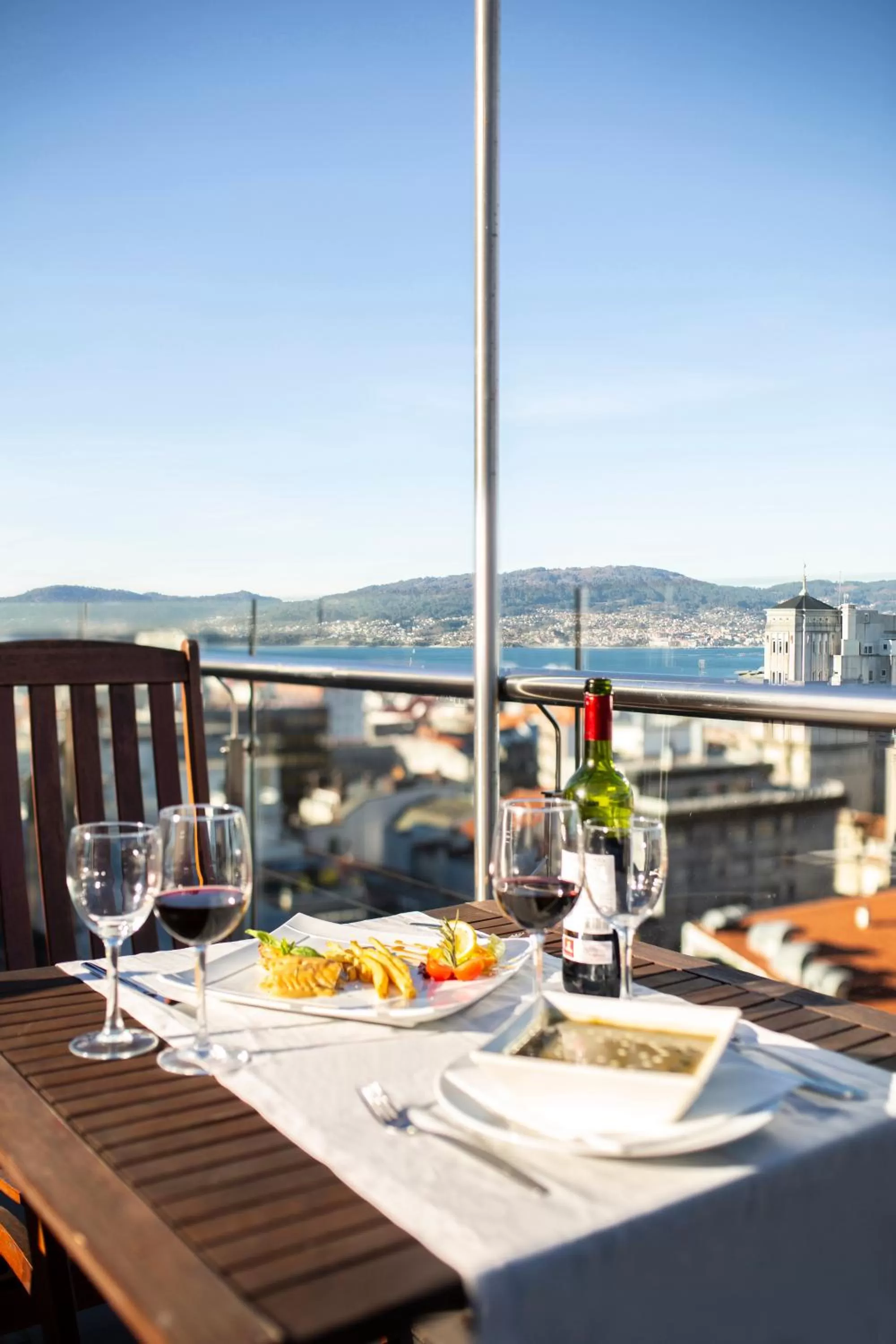 Restaurant/places to eat in Silken Axis Vigo