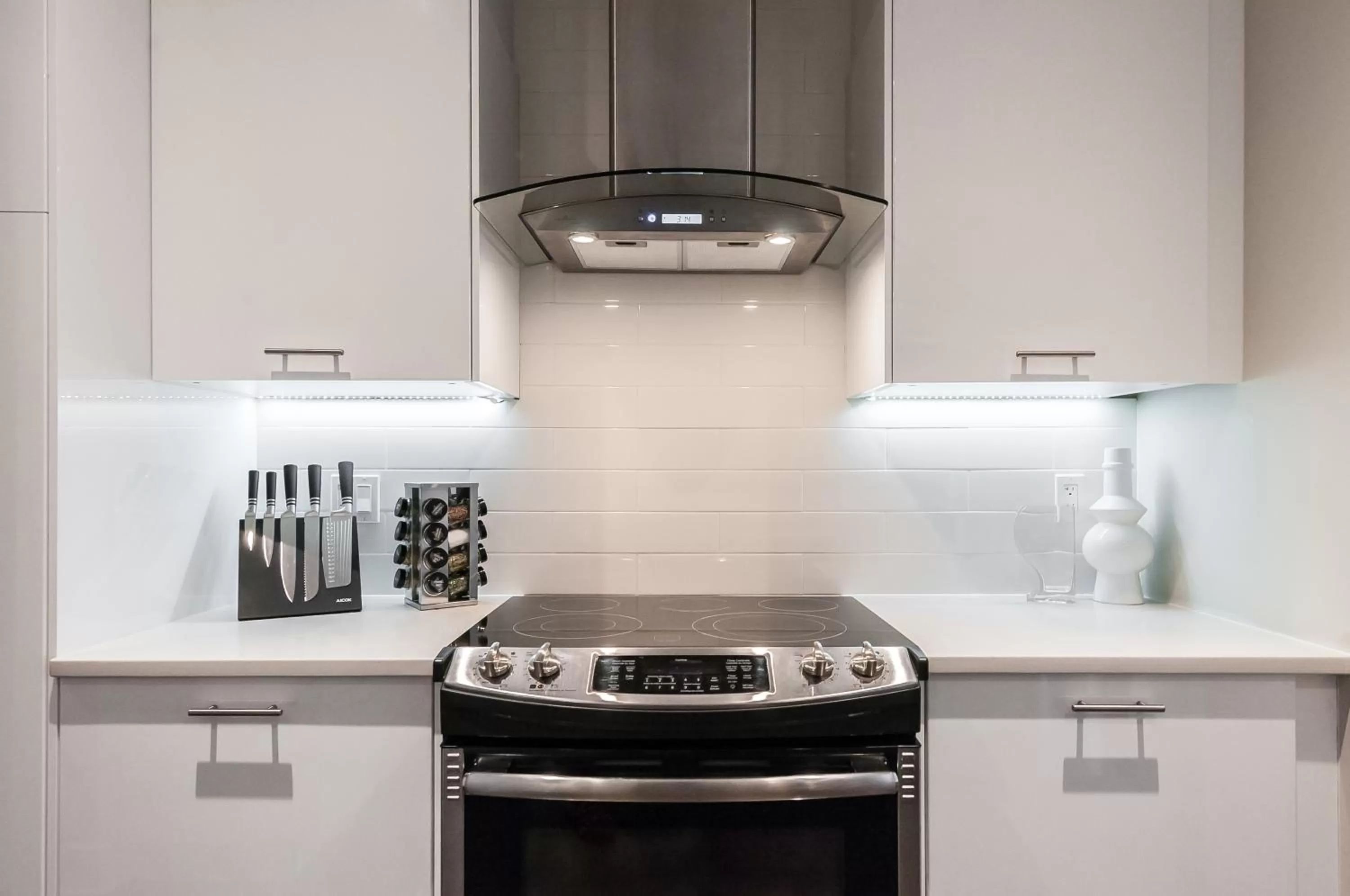 Kitchen or kitchenette in Parc Avenue Lofts