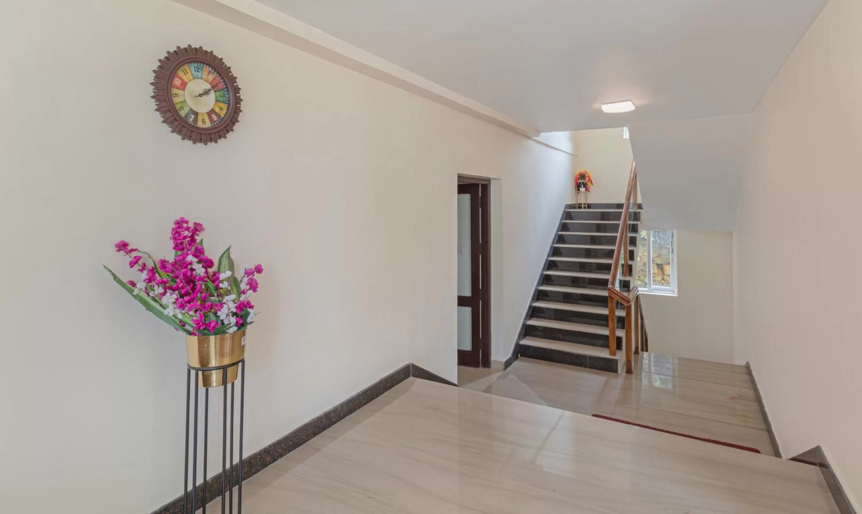 Lobby or reception in Treebo Kodai Kings Park, 650 M From Kodai Lake