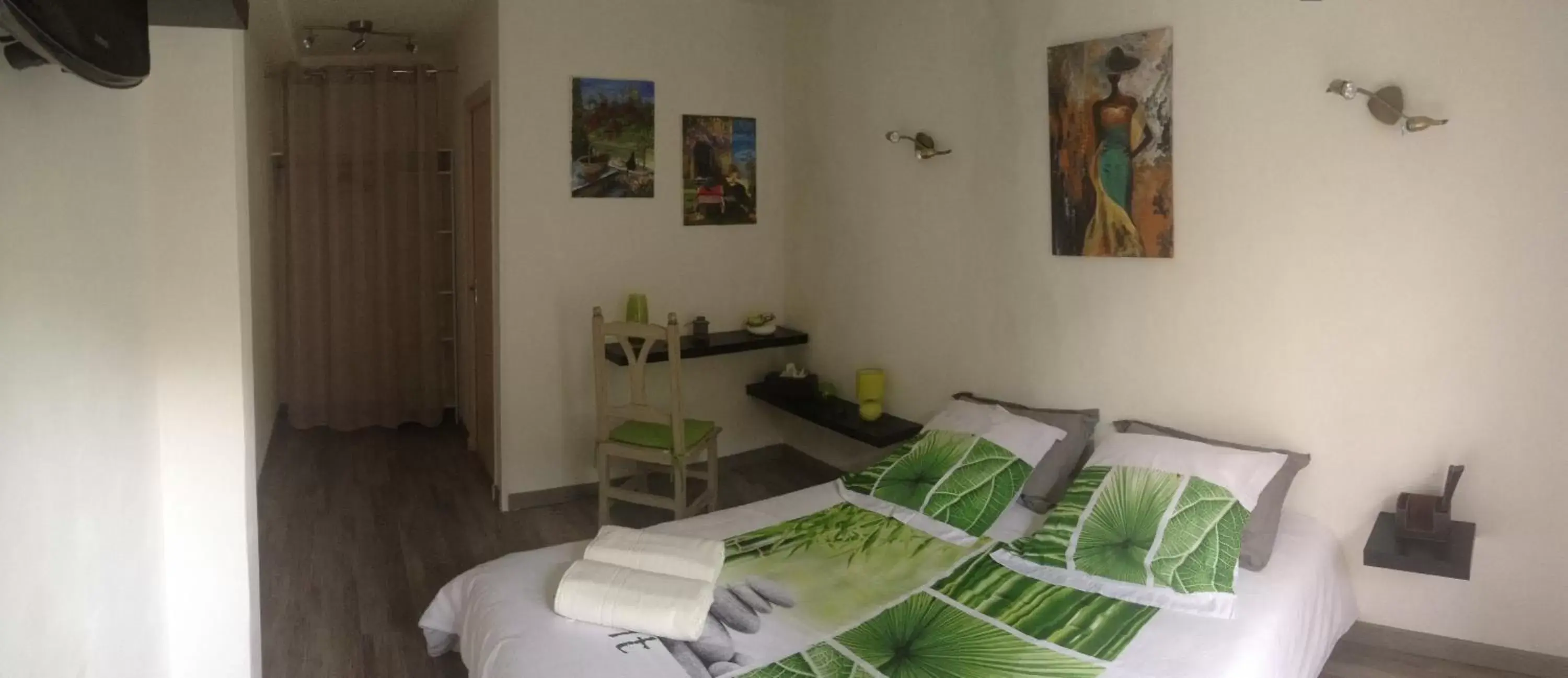 Double Room with Private Bathroom in Chez Louis Double Room with Private Bathroom in Chez Louis