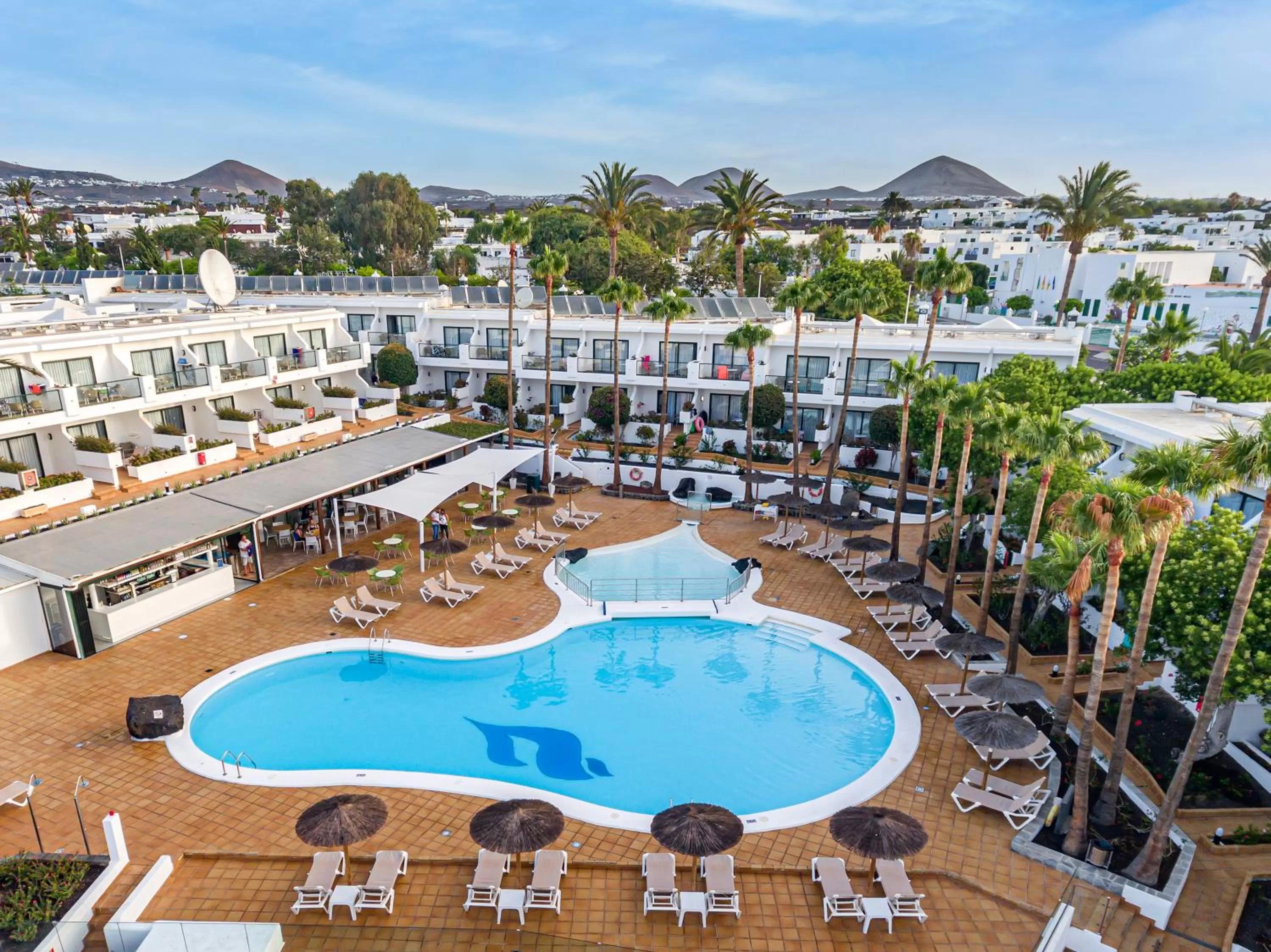 Property building in Hotel THB Flora