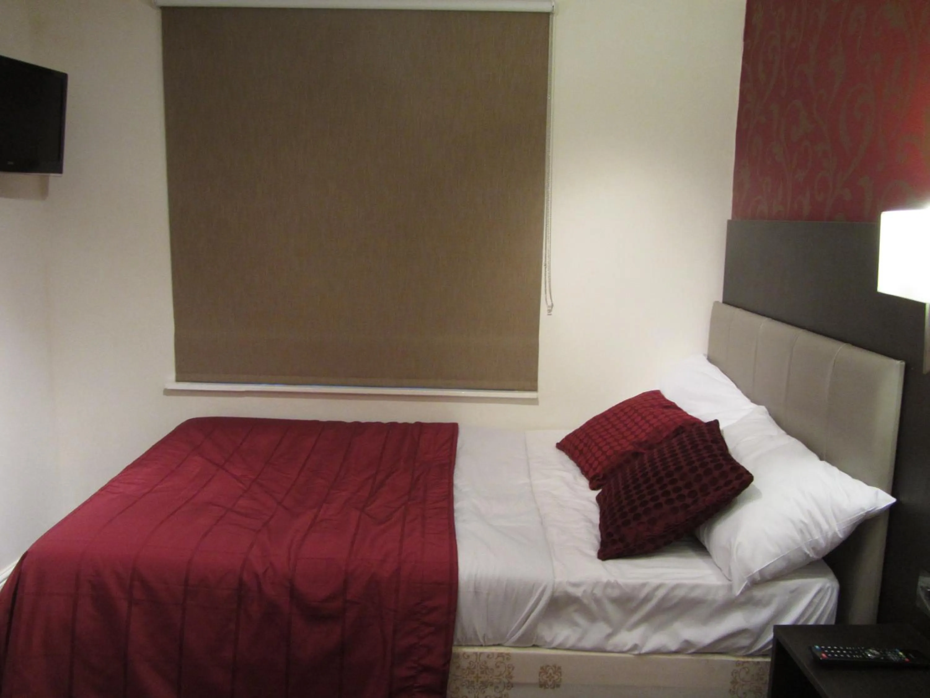 Photo of the whole room, Bed in Goodwood Hotel