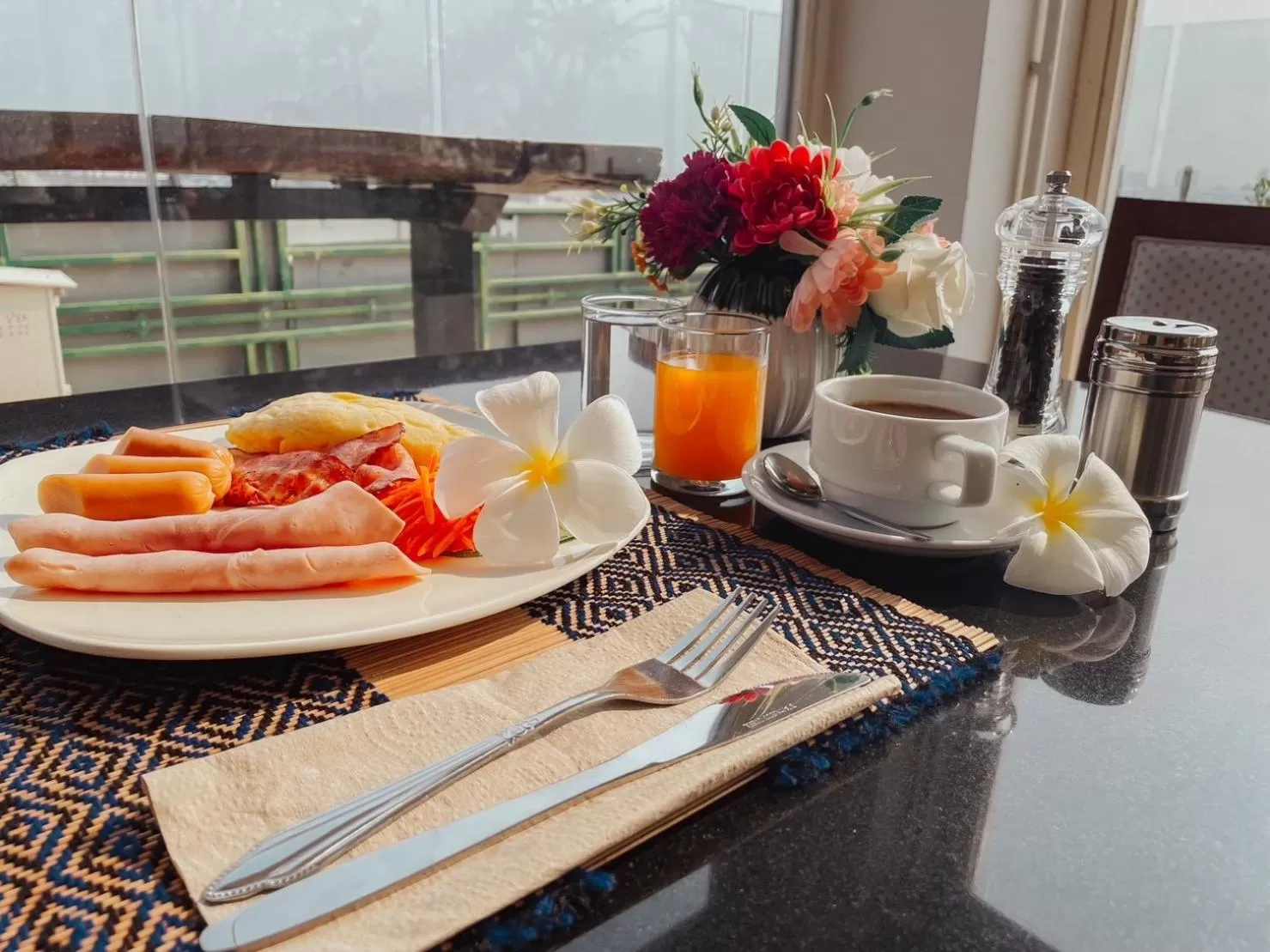 Breakfast in Hotel De Khuvieng