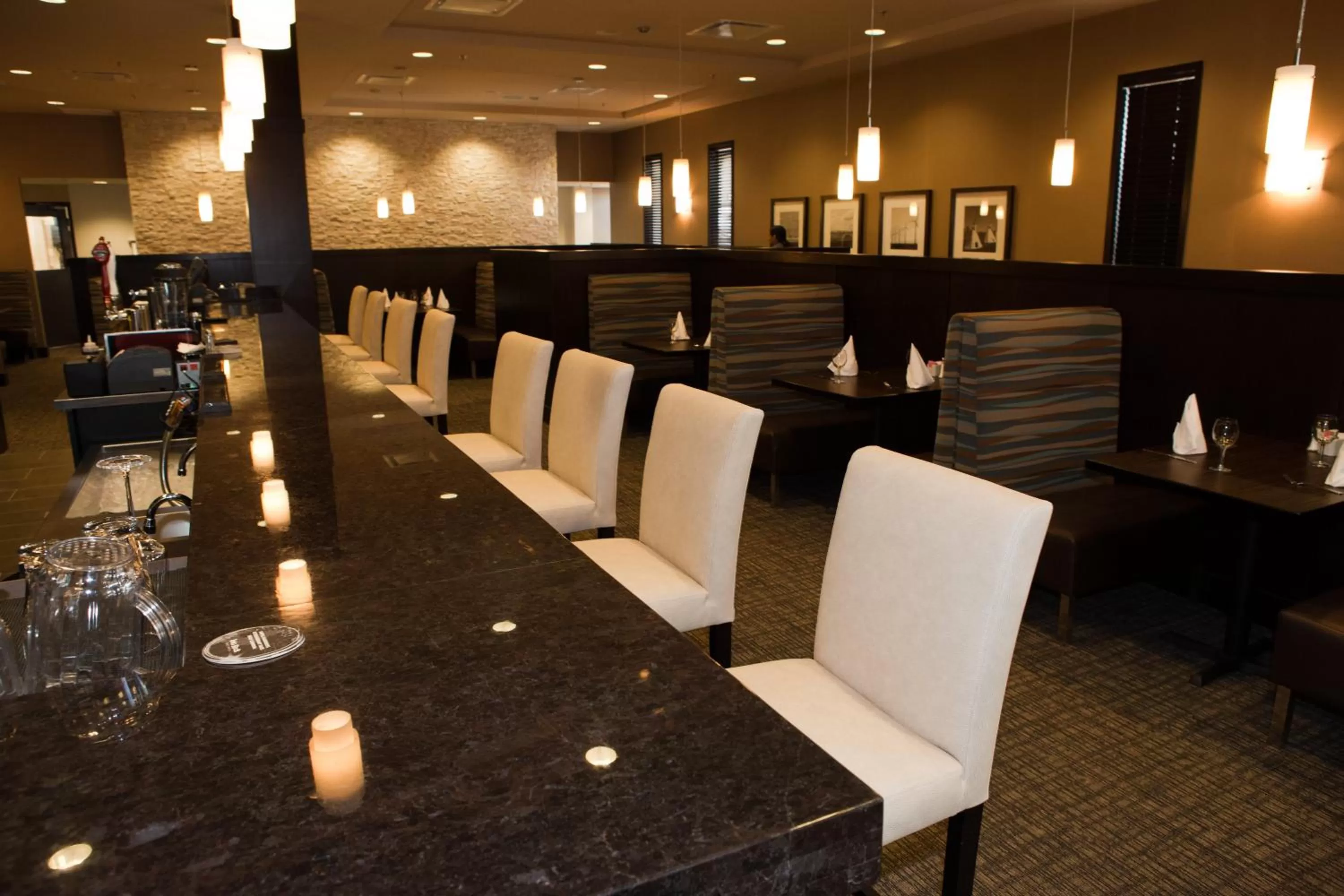 Lounge or bar in Holiday Inn Hotel & Suites Red Deer by IHG