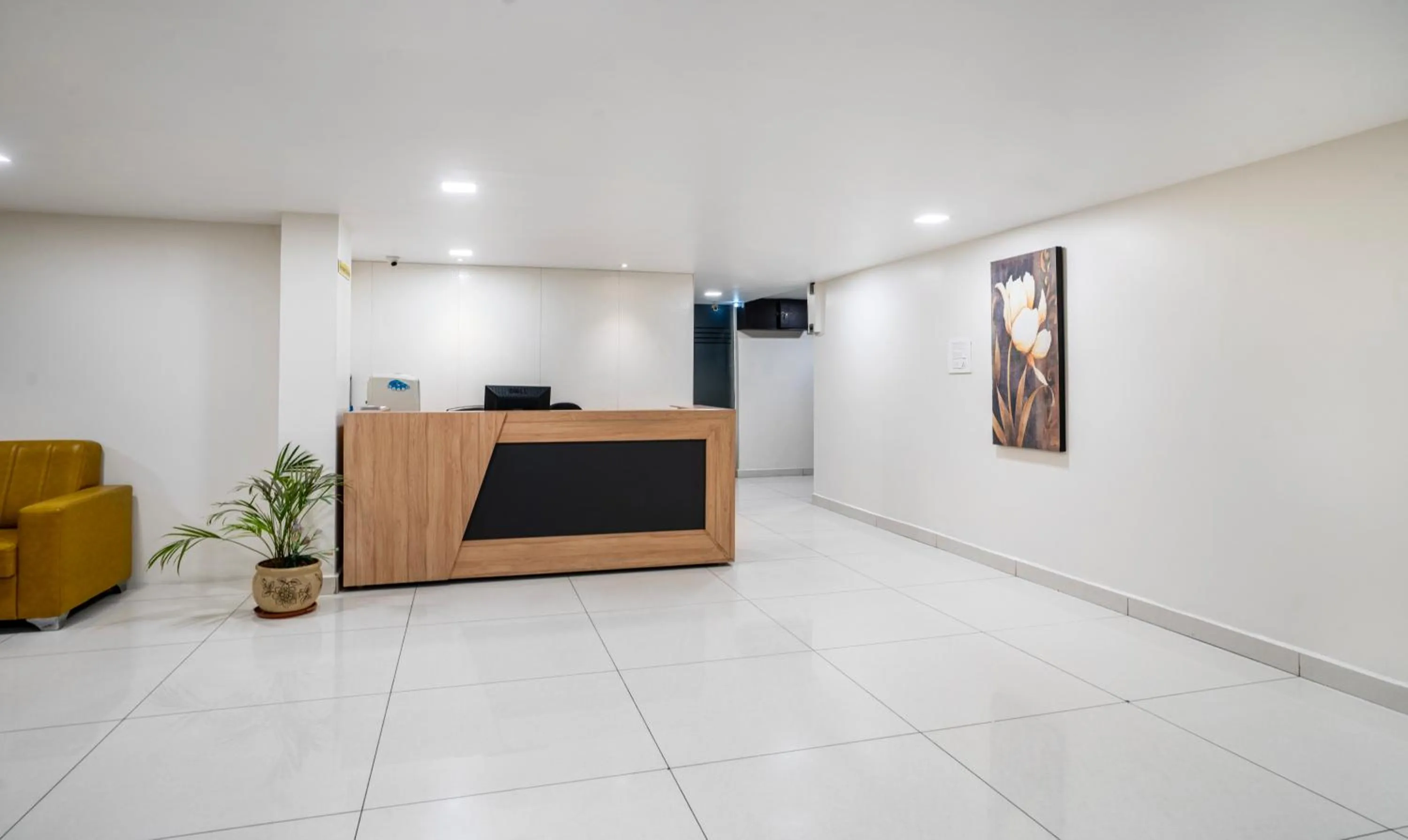 Lobby or reception in Treebo Emerald