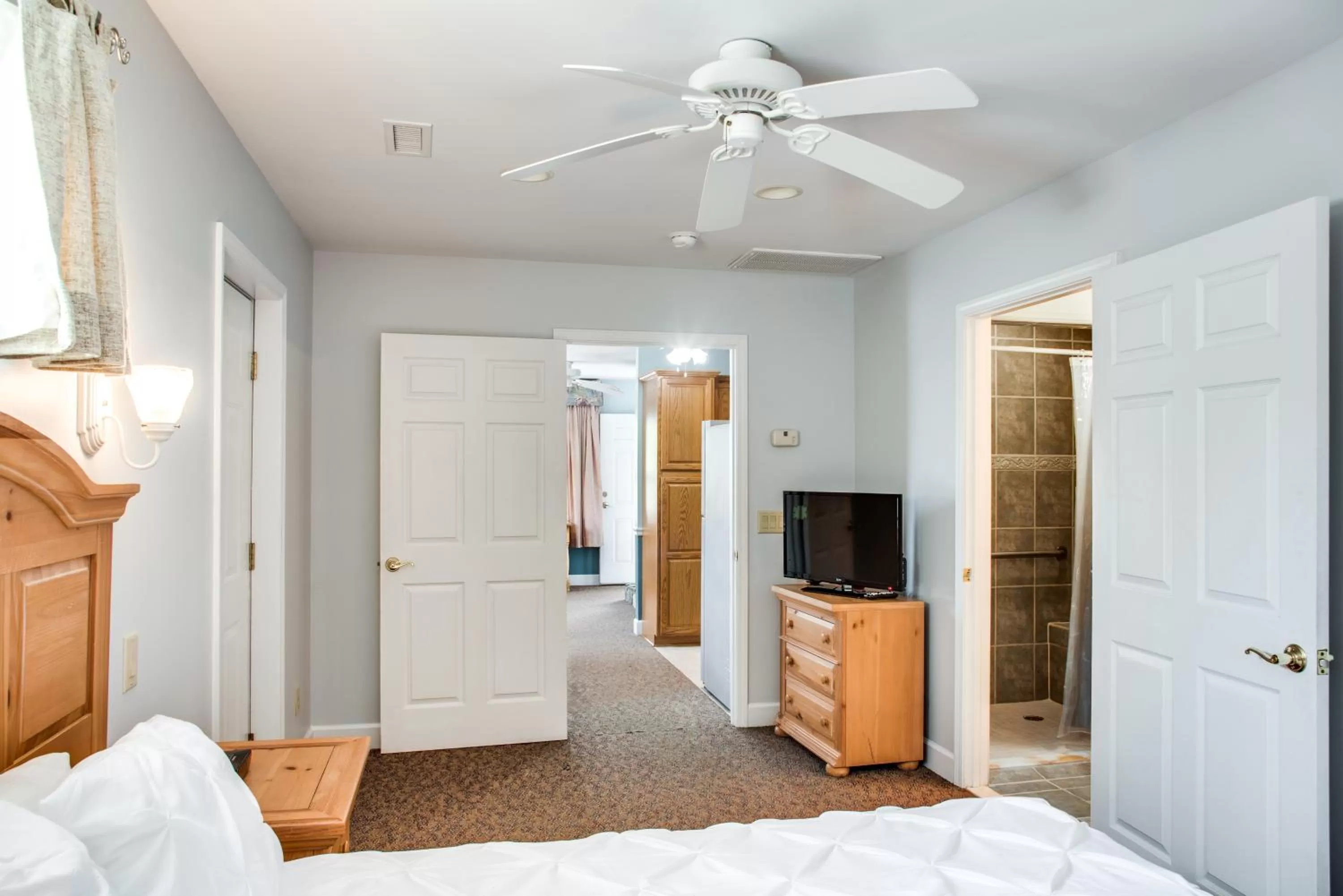 Bed in Boxwood Lodge Blowing Rock near Boone-University