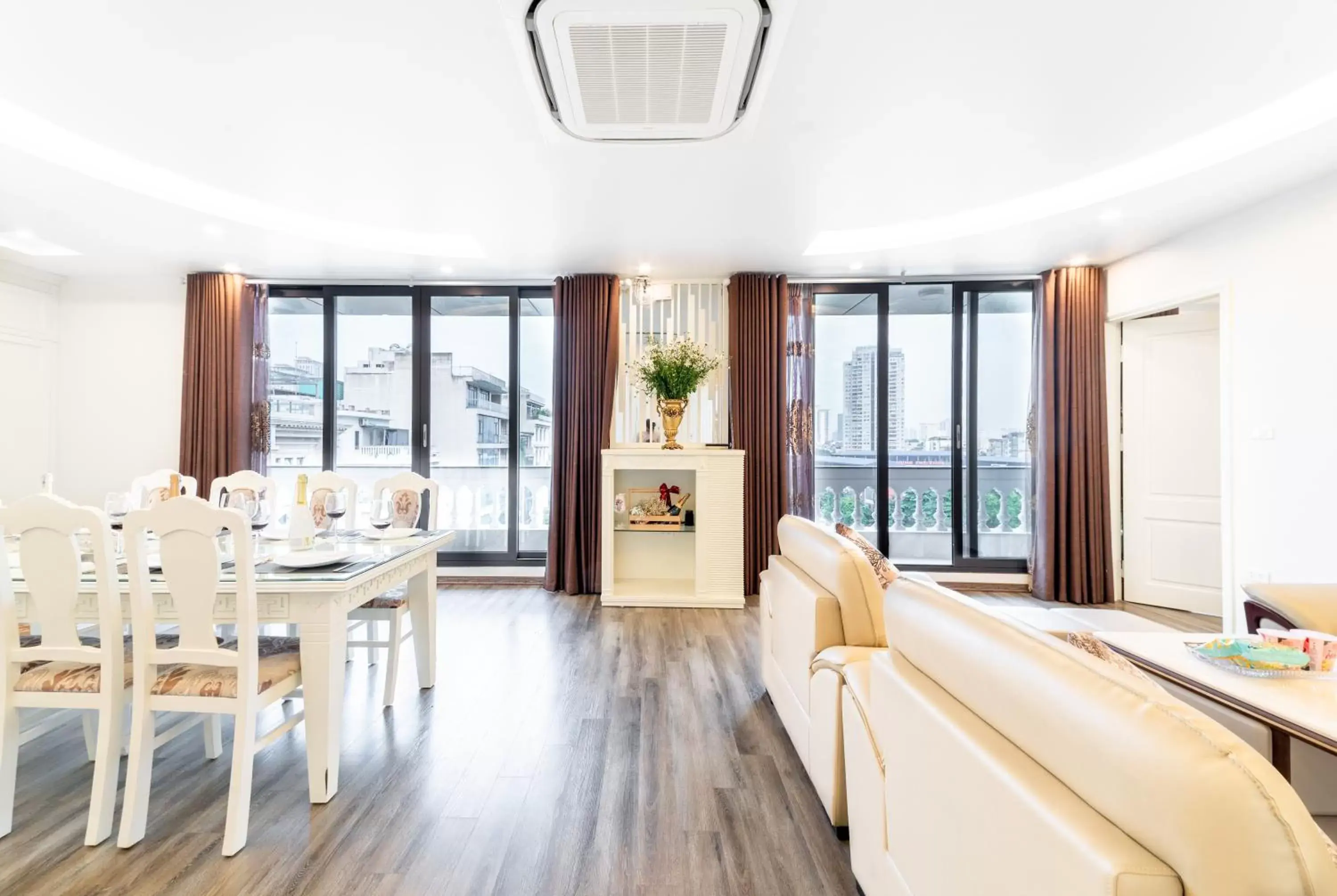 King Room with Spa Bath in Rosee Apartment Hotel - Prestige Suites in Cau Giay district, Hanoi city, Vietnam King Room with Spa Bath in Rosee Apartment Hotel - Prestige Suites in Cau Giay district, Hanoi city, Vietnam