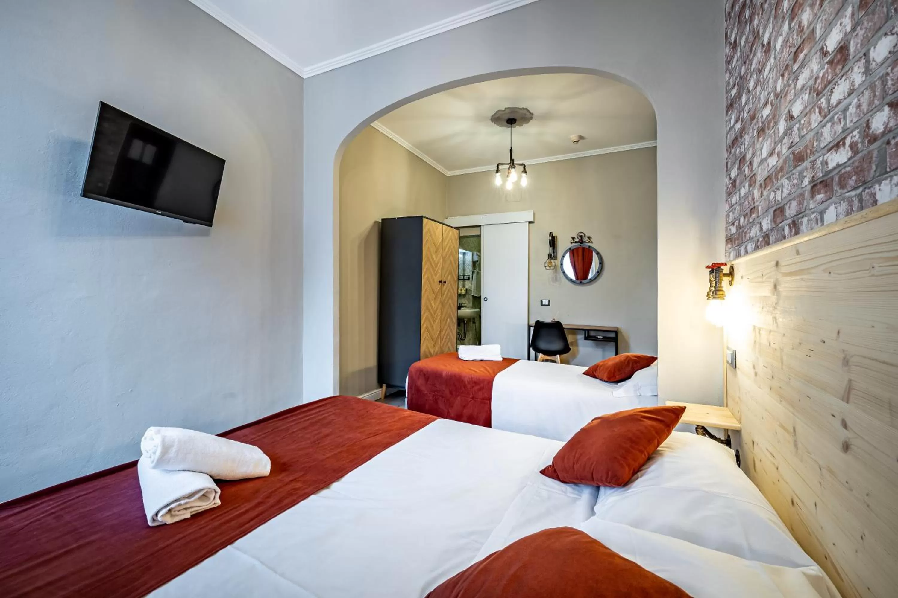 Bedroom, Bed in HOTEL VENETO con accesso ZTL