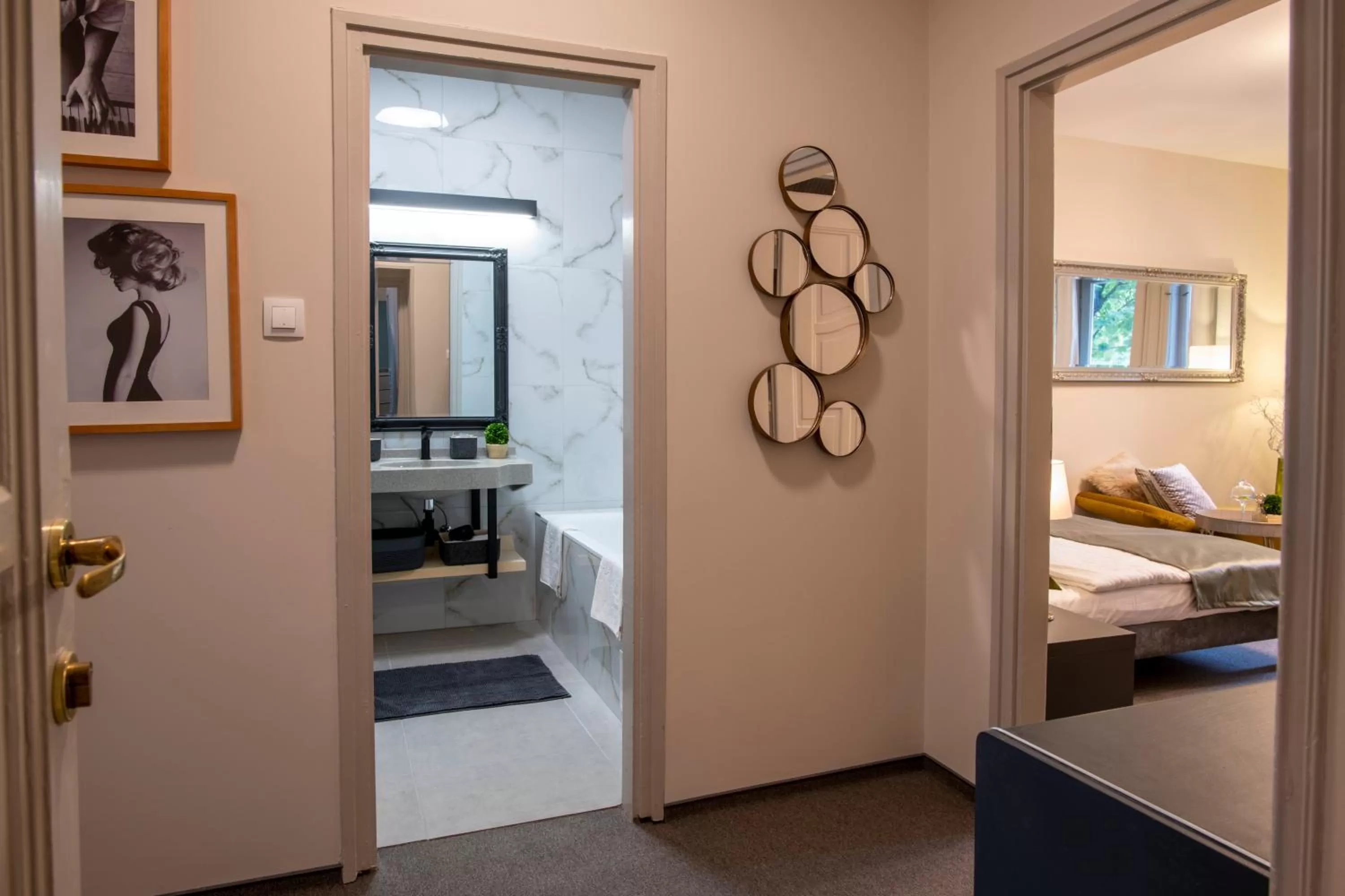 Bathroom, Bed in Hotel Piano