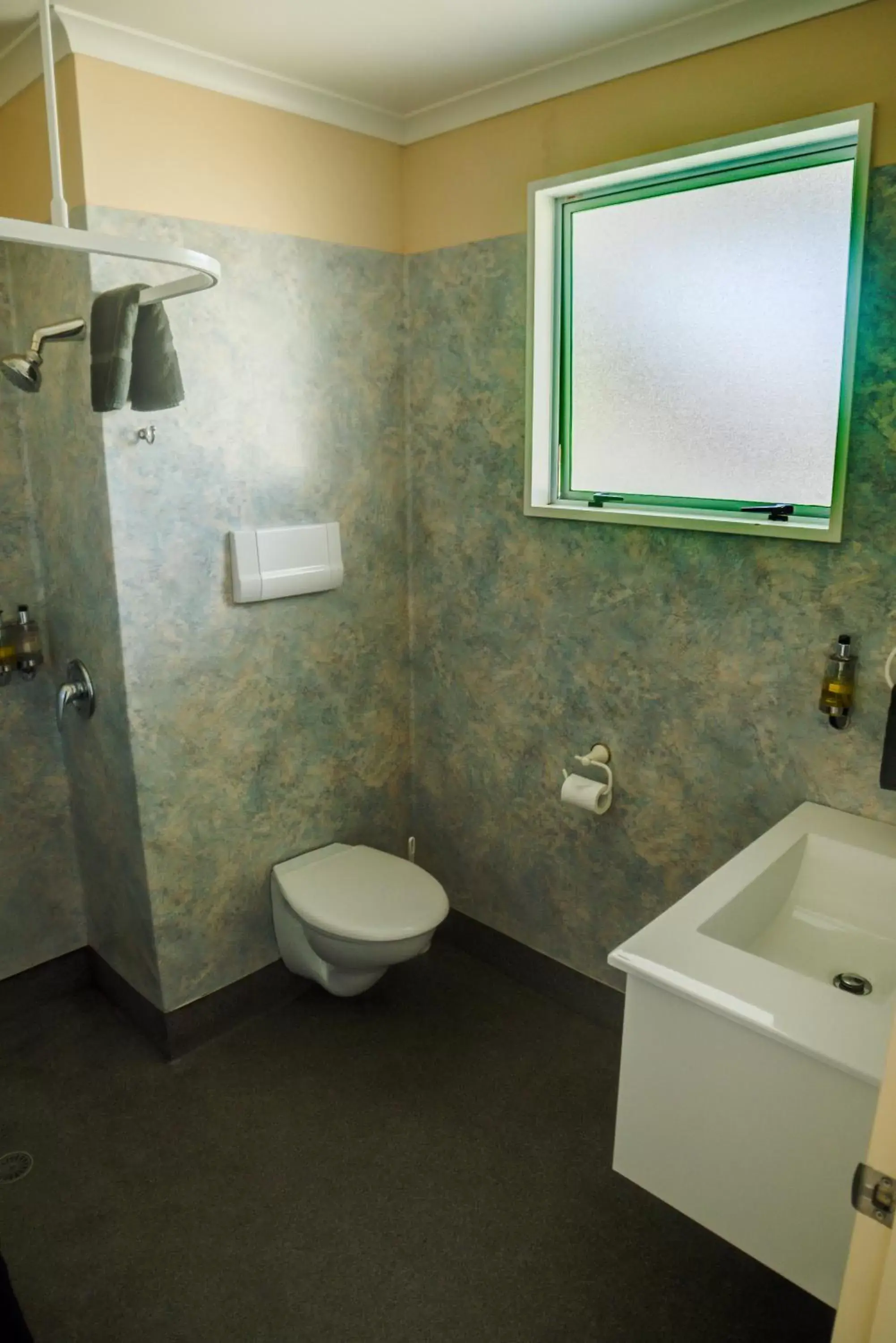 Standard Twin Studio - Ground Floor in Parklands Motel Standard Twin Studio - Ground Floor in Parklands Motel