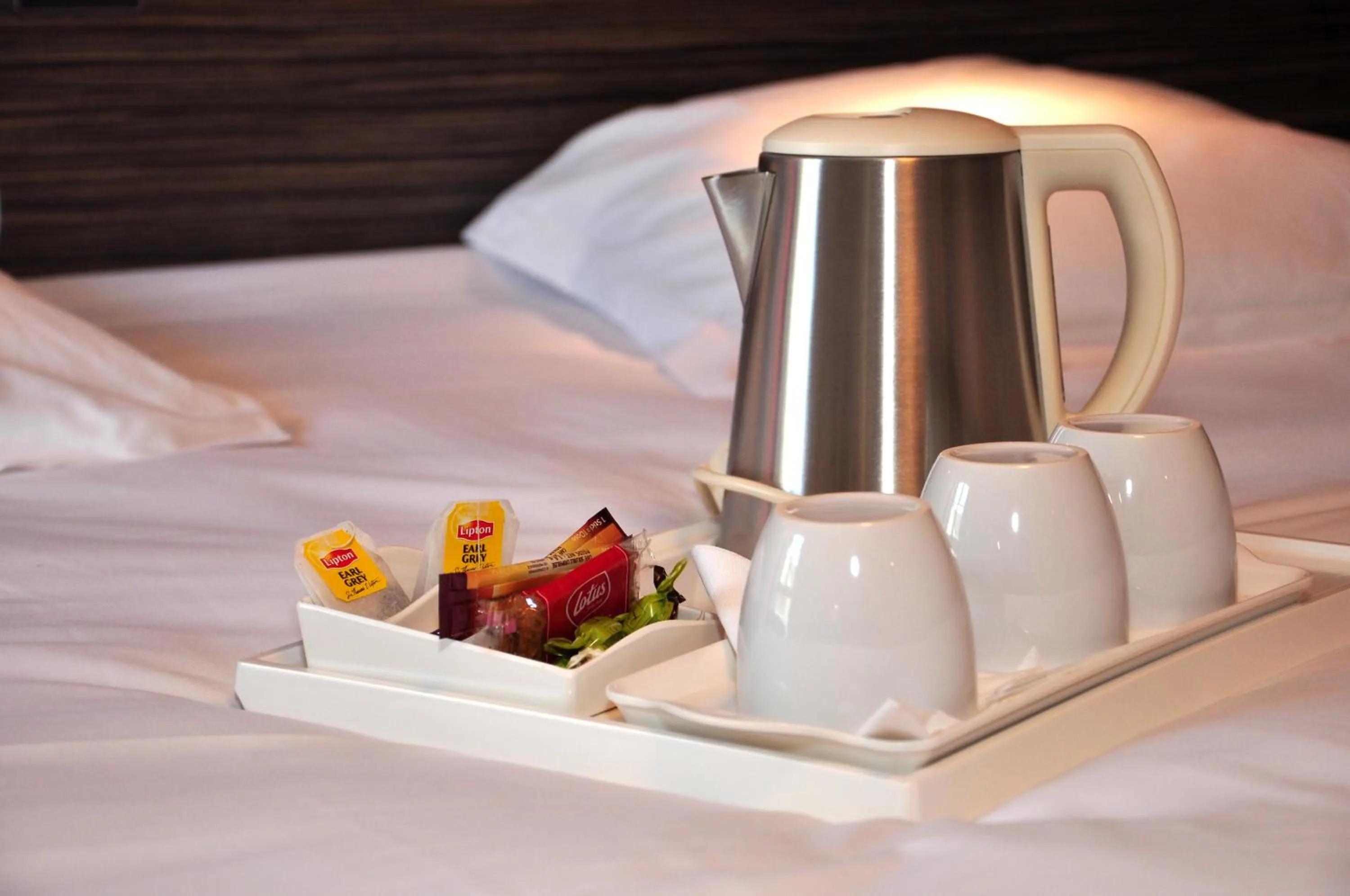 Coffee/tea facilities, Bed in Logis Hôtel A la Bonne Auberge