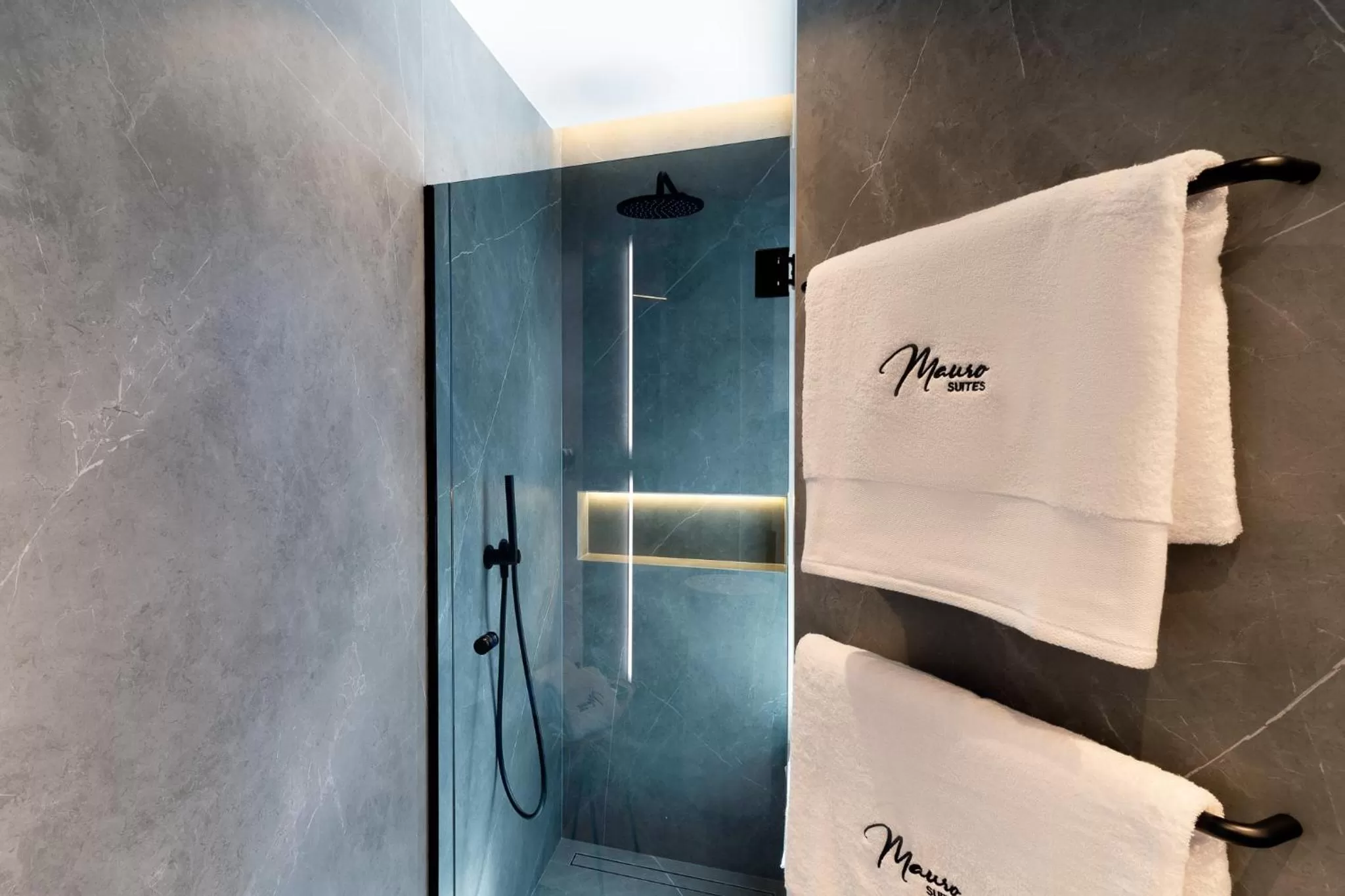 Shower in Mauro Suites