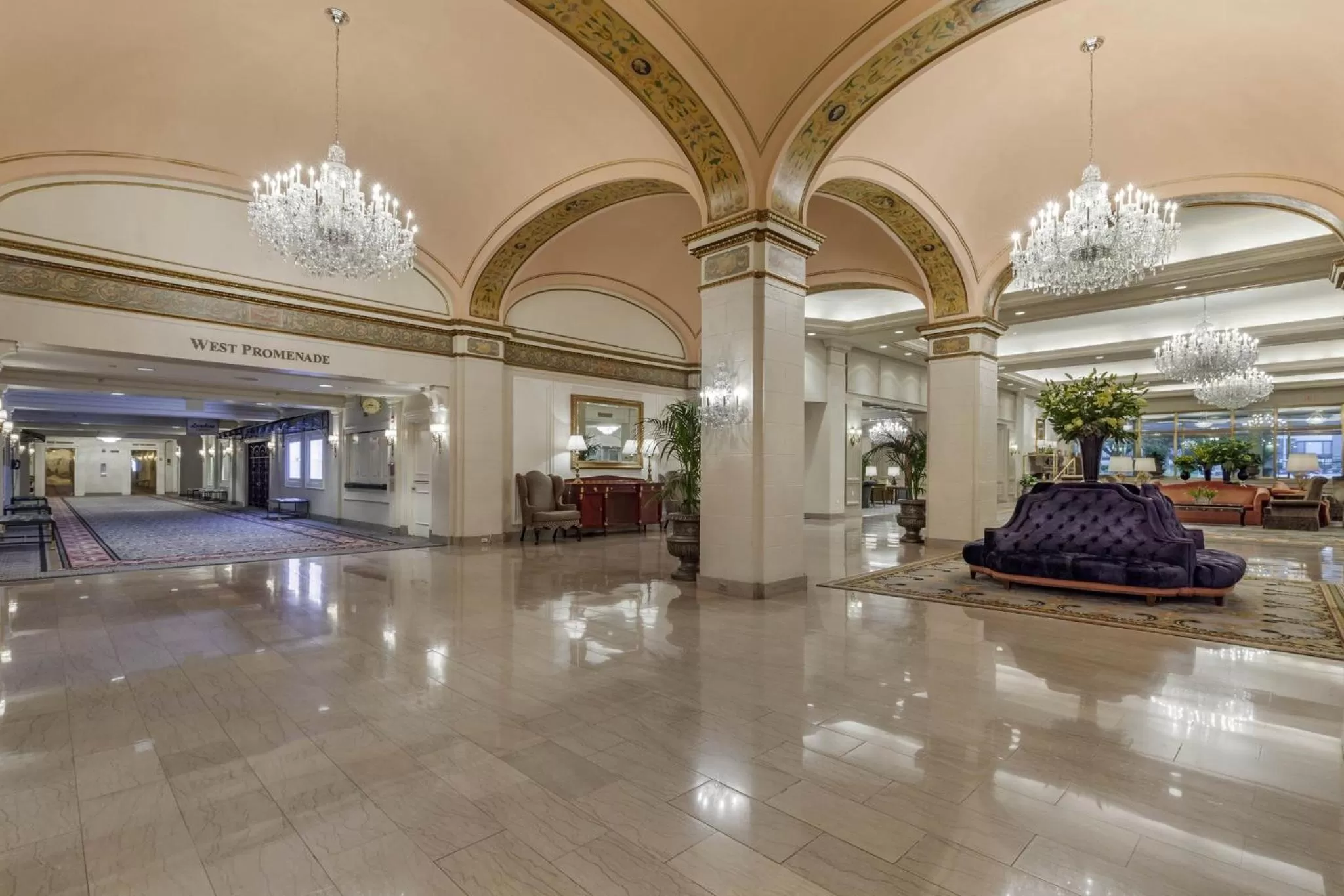 Lobby or reception in Omni Shoreham Hotel