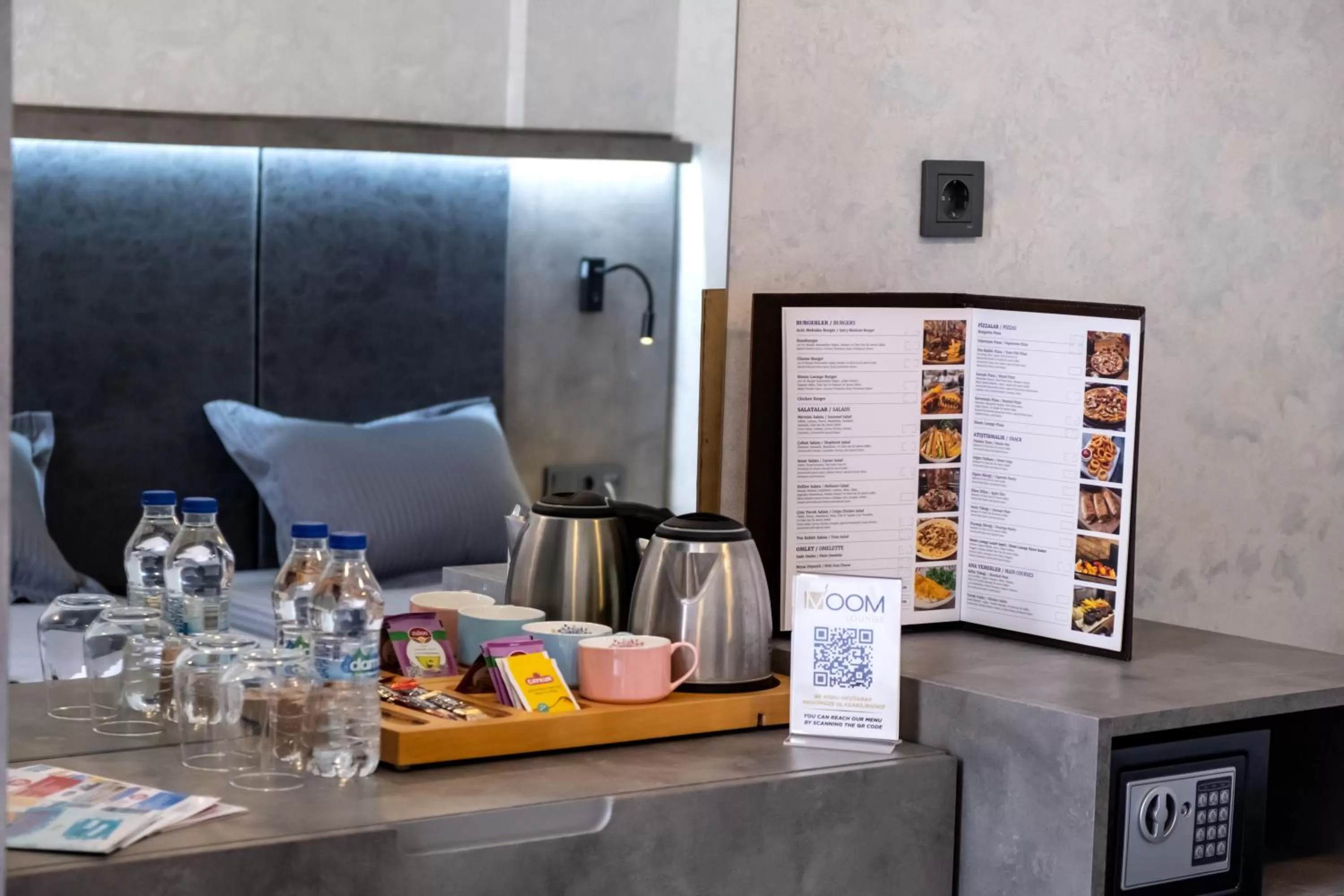 Coffee/tea facilities in The Queen Hotel