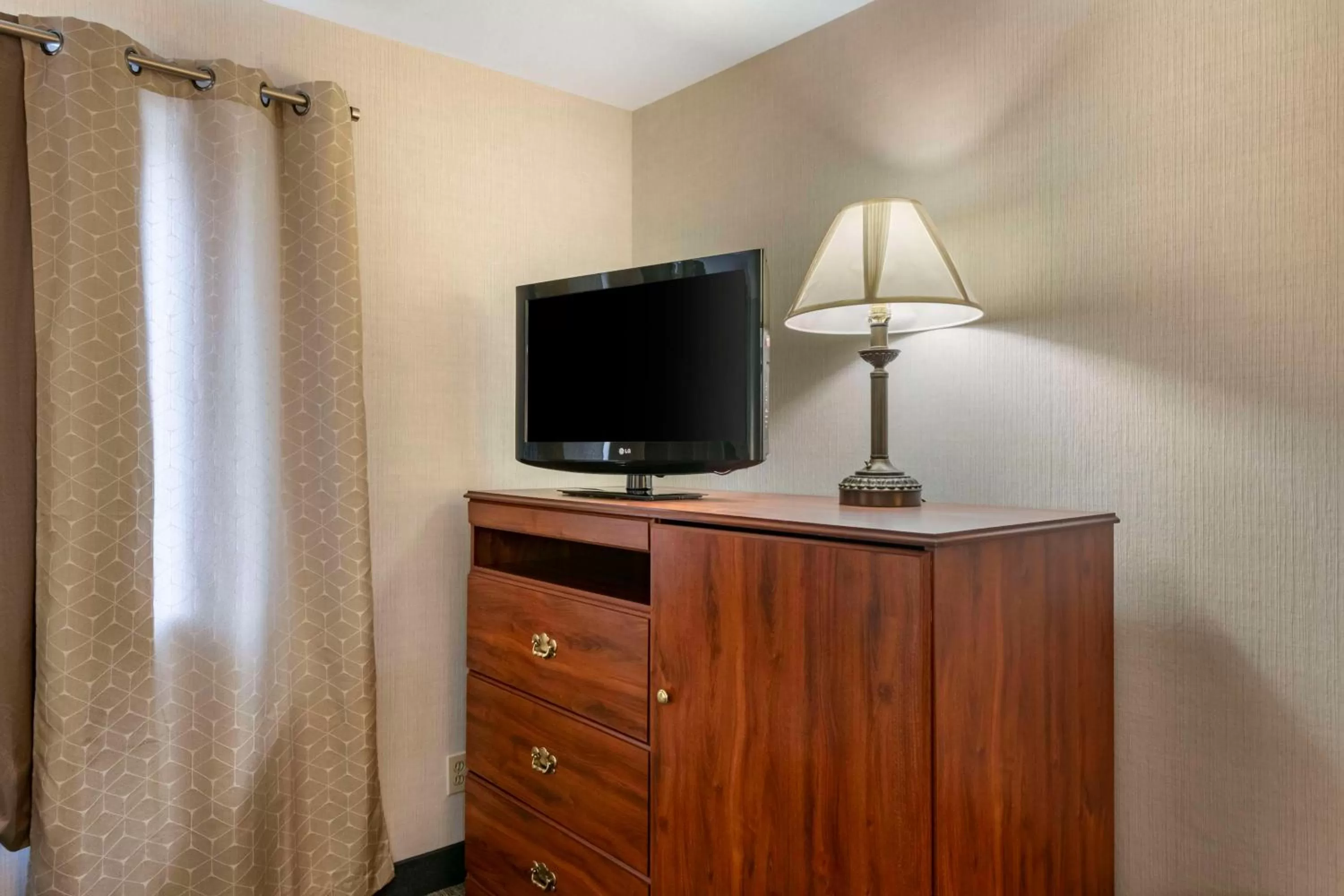 Bedroom in SureStay Plus Hotel by Best Western Buffalo