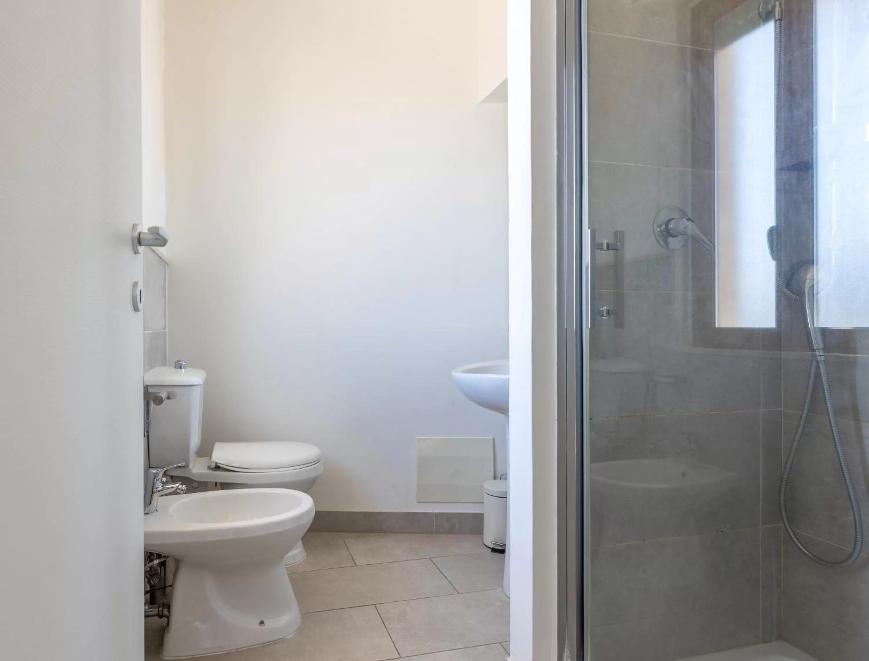 Shower in Tauromenion Guest House