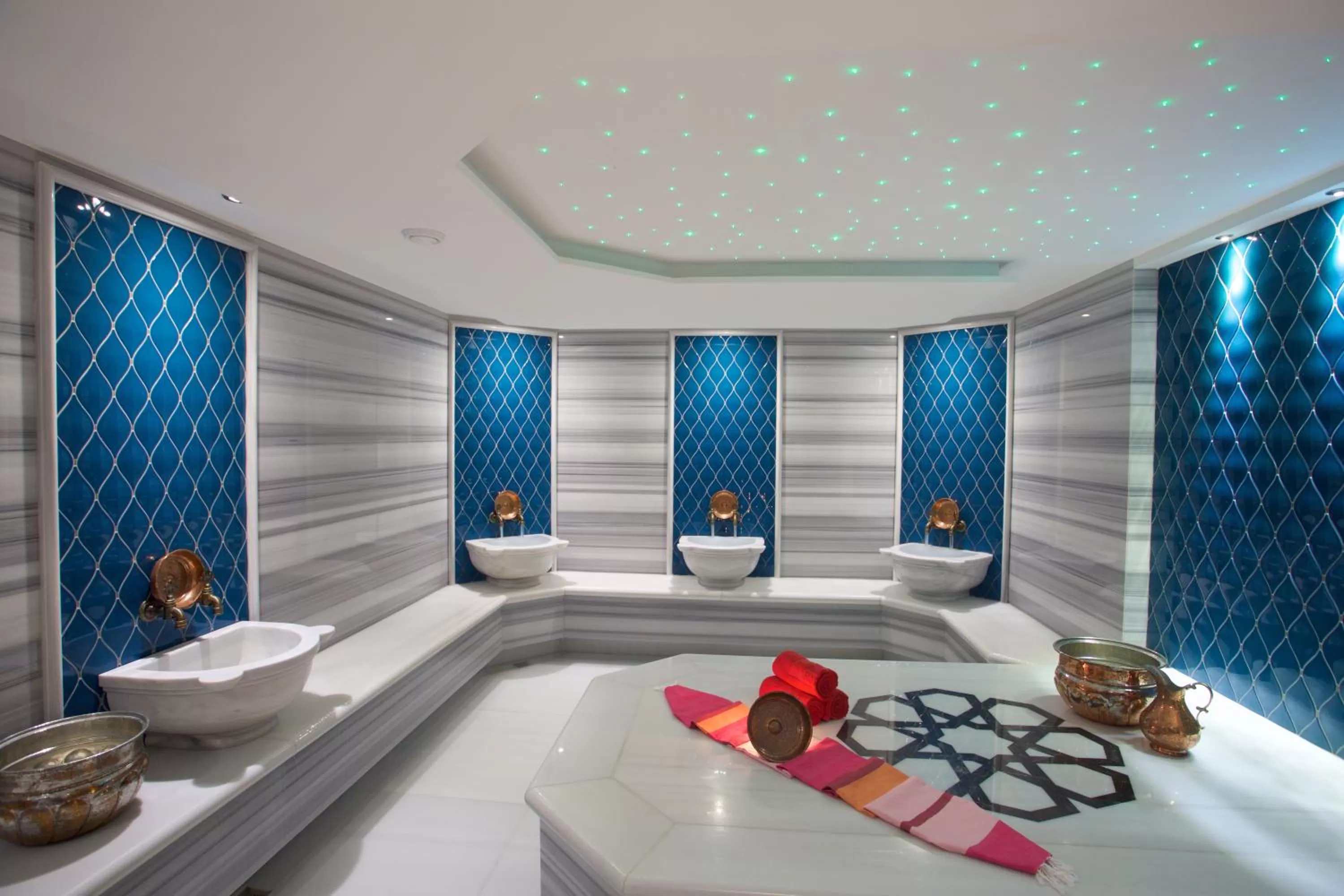 Steam room, Bed in Dosso Dossi Hotels & SPA Downtown