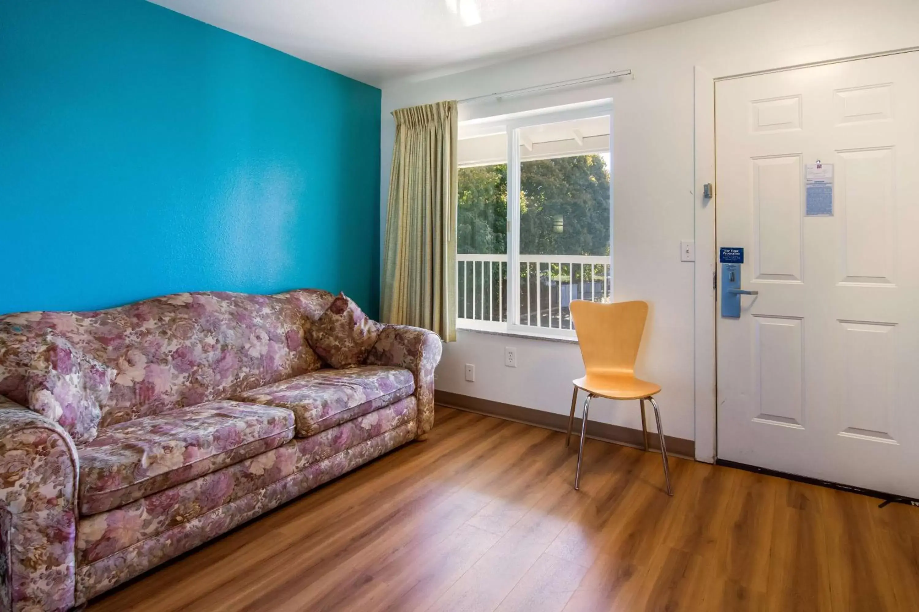 King Room with Spa Bath - single occupancy - Non-Smoking in Motel 6 Portland Mall - 205 King Room with Spa Bath - single occupancy - Non-Smoking in Motel 6 Portland Mall - 205