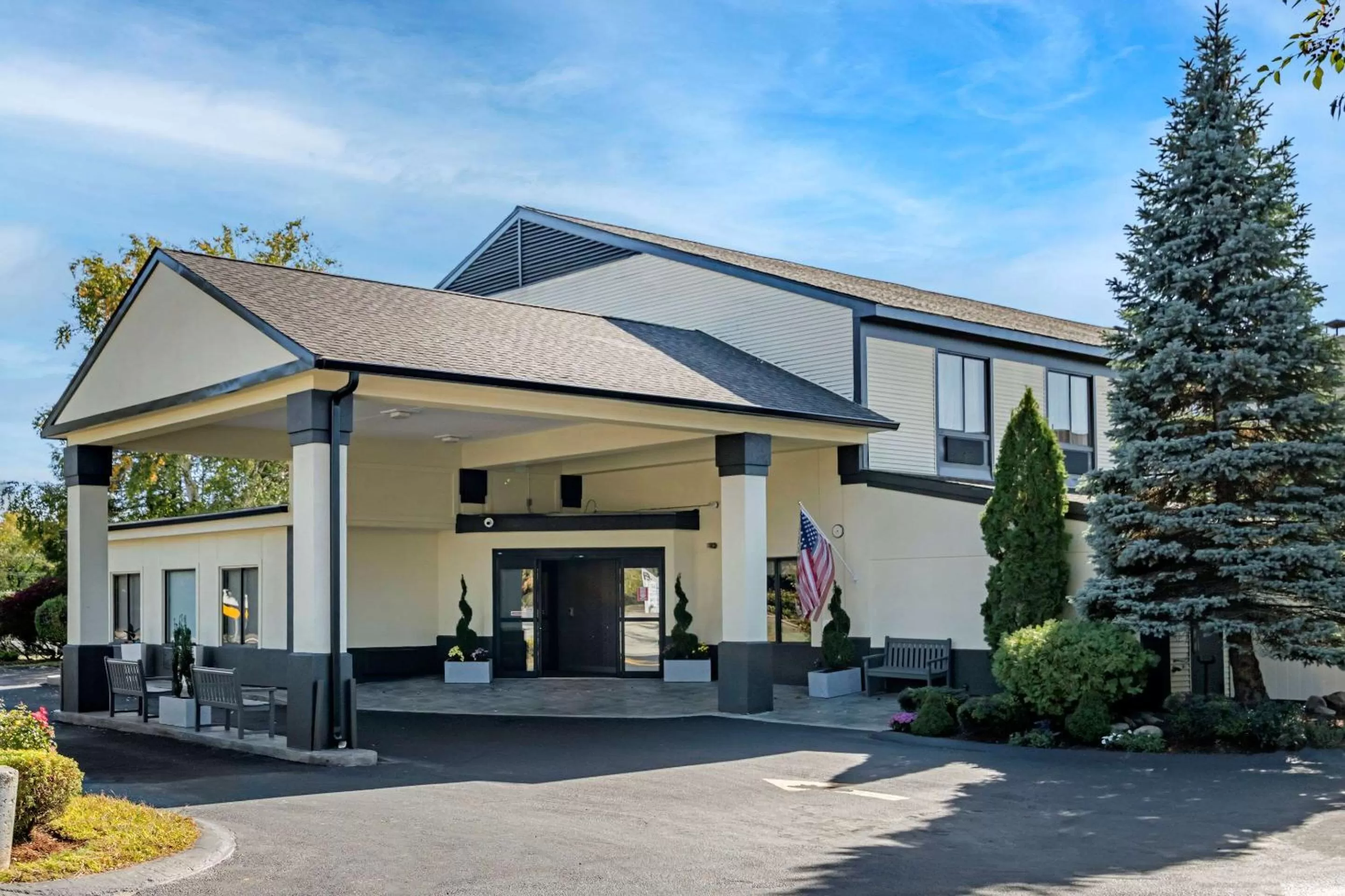 Property building in Clarion Inn Nashua