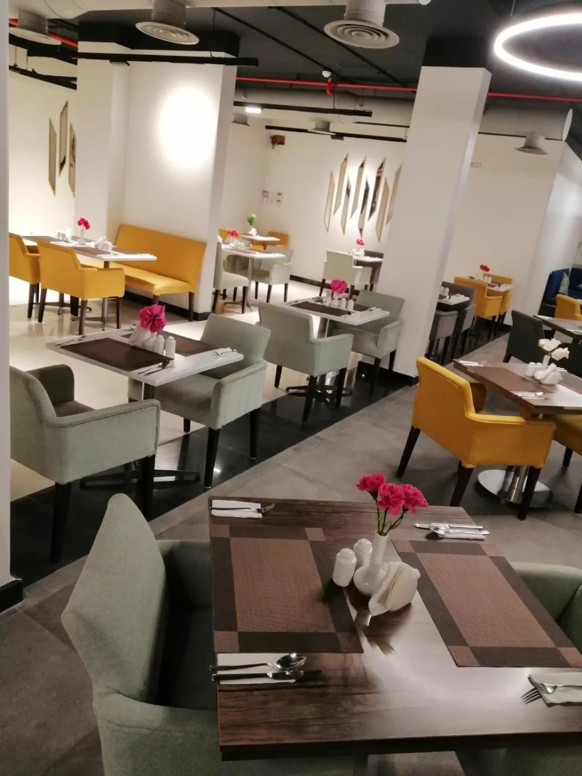 Restaurant/places to eat in Aquila Al Hamra Hotel