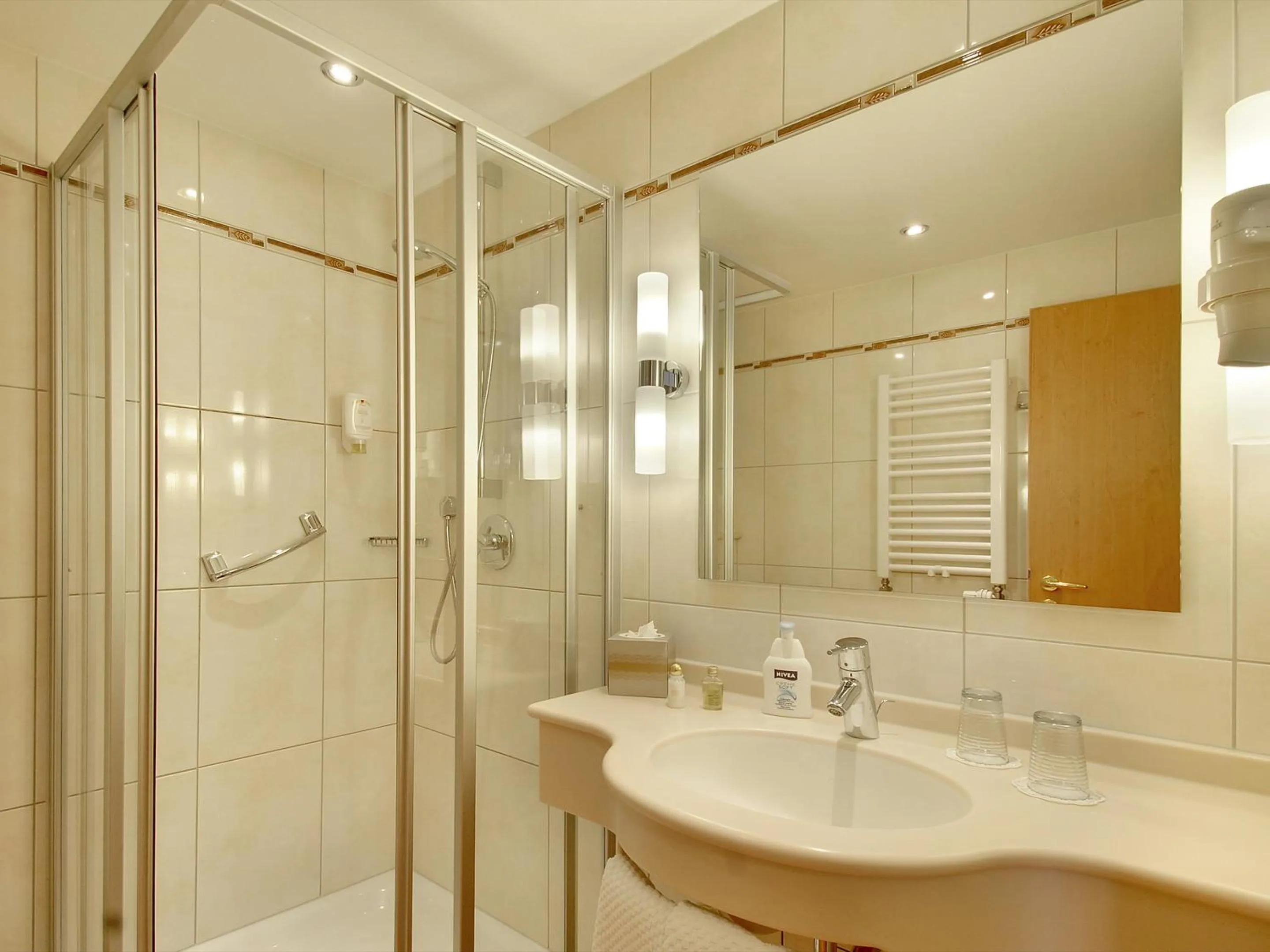 Bathroom in Hotel Kriemhild am Hirschgarten