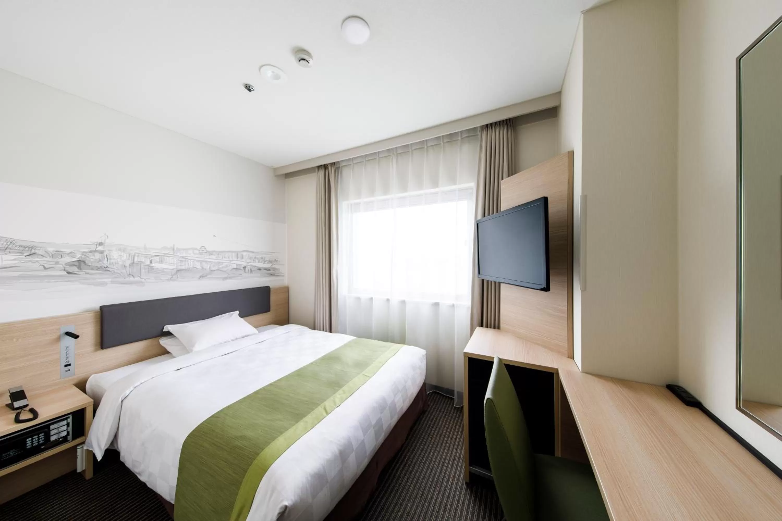 Photo of the whole room, Bed in Shin Osaka Esaka Tokyu REI Hotel