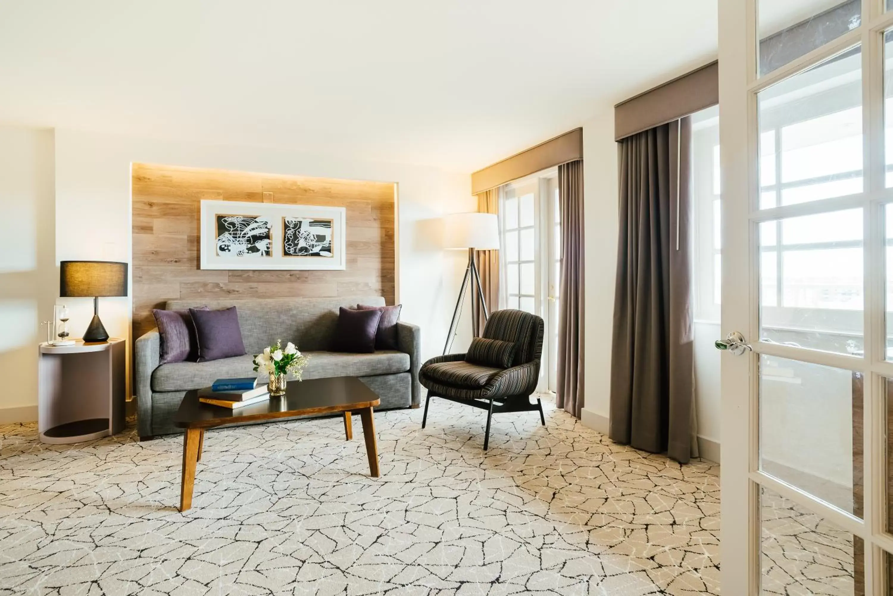 One-Bedroom Suite in Warwick Denver One-Bedroom Suite in Warwick Denver