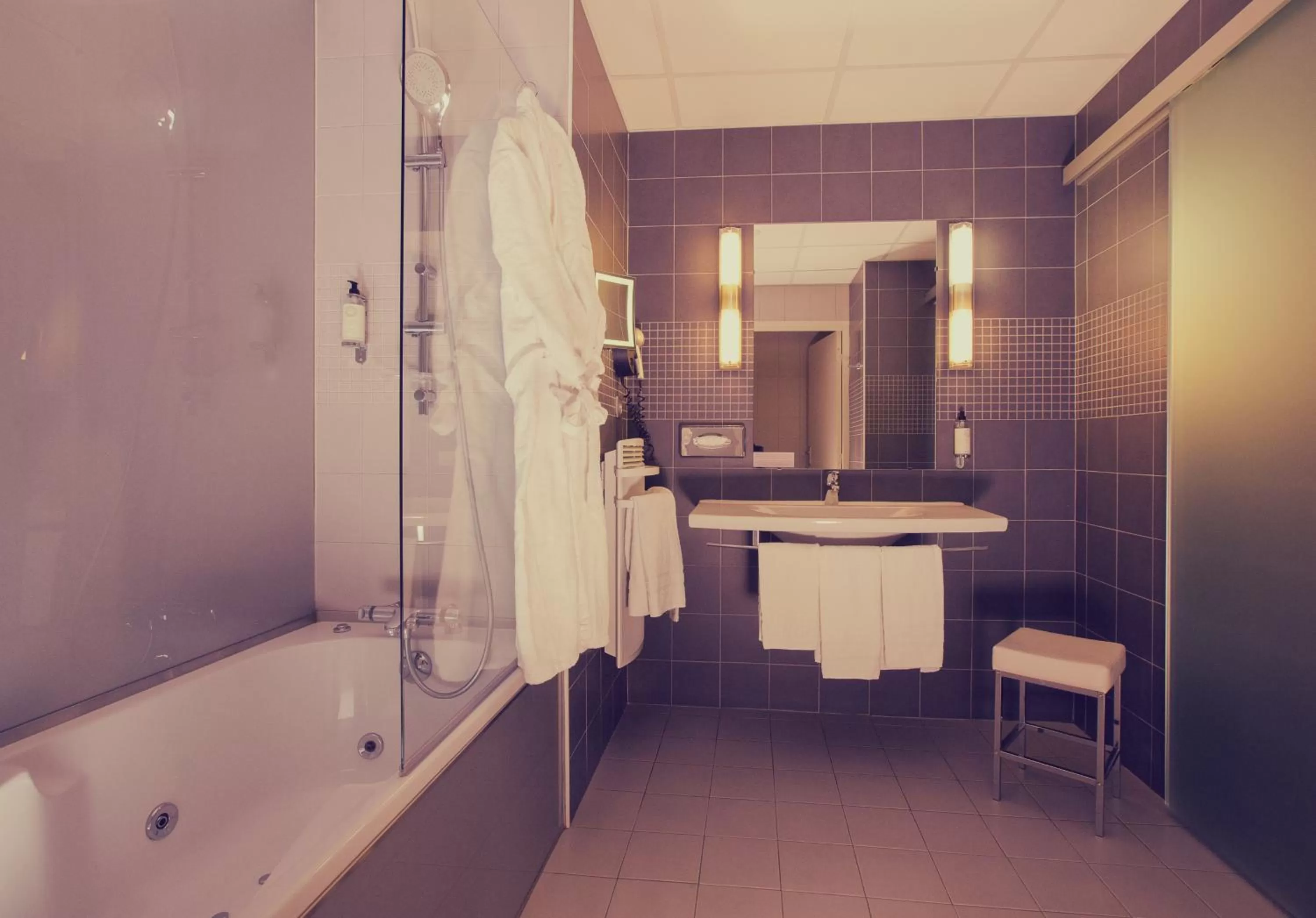 Bathroom in Best Western Plus Richelieu