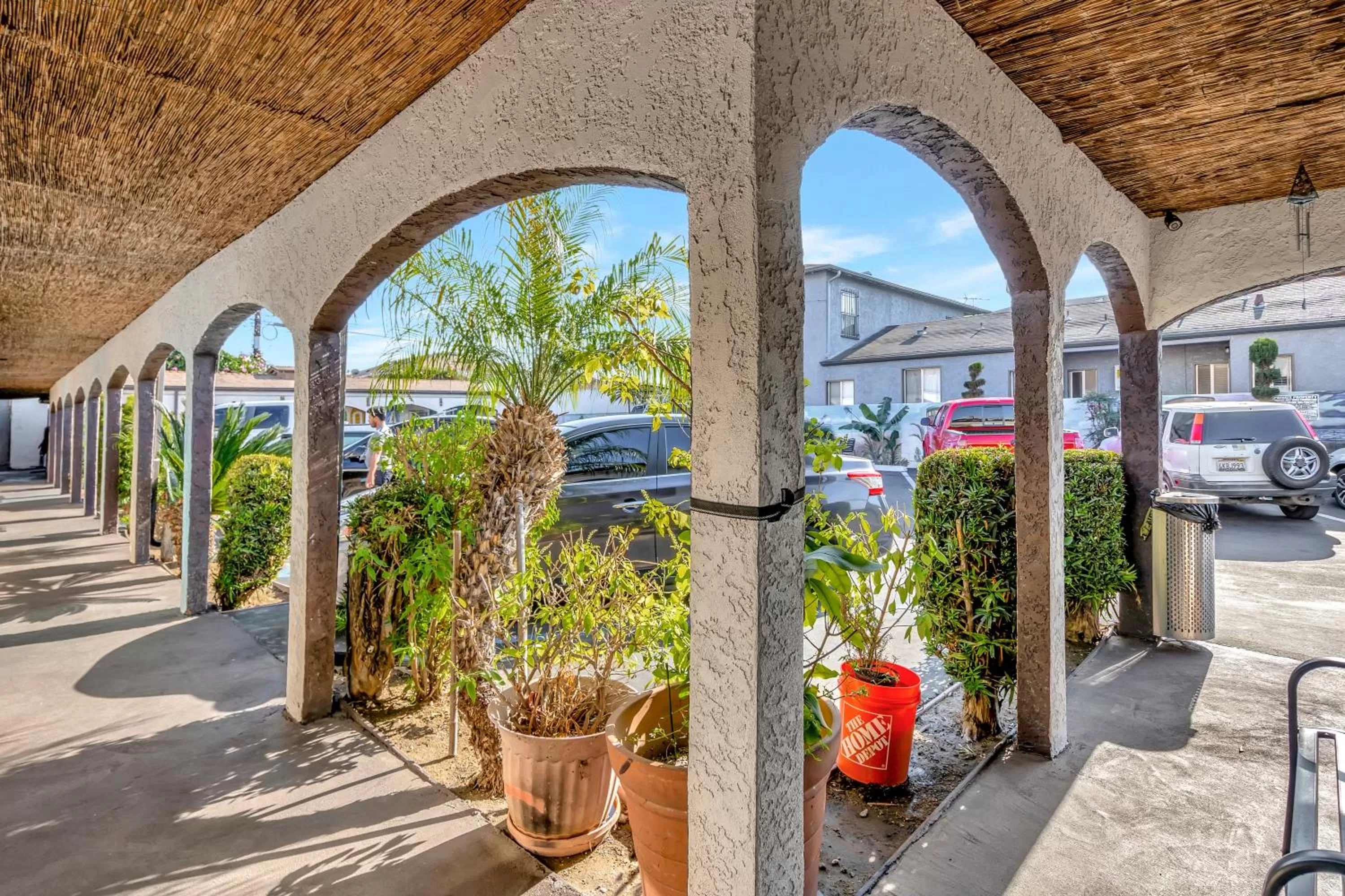 Property building in Royal Hawaiian Inn - Mid City, Los Angeles