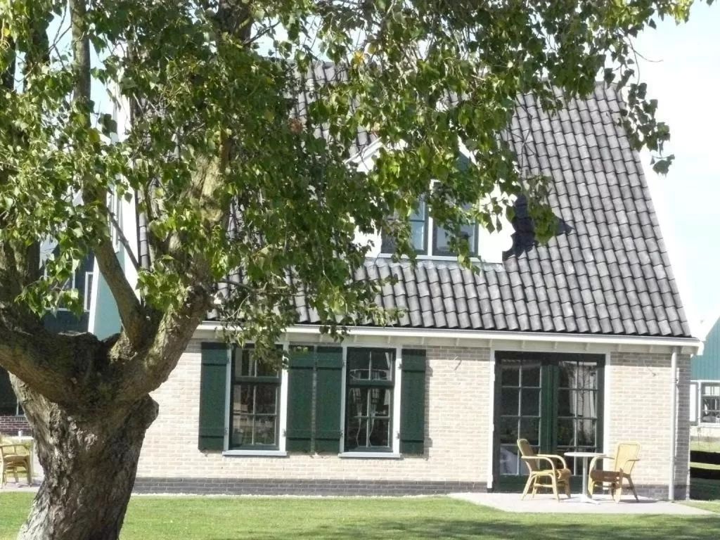 Deluxe Double Room with Terrace in Recreatiepark Wiringherlant