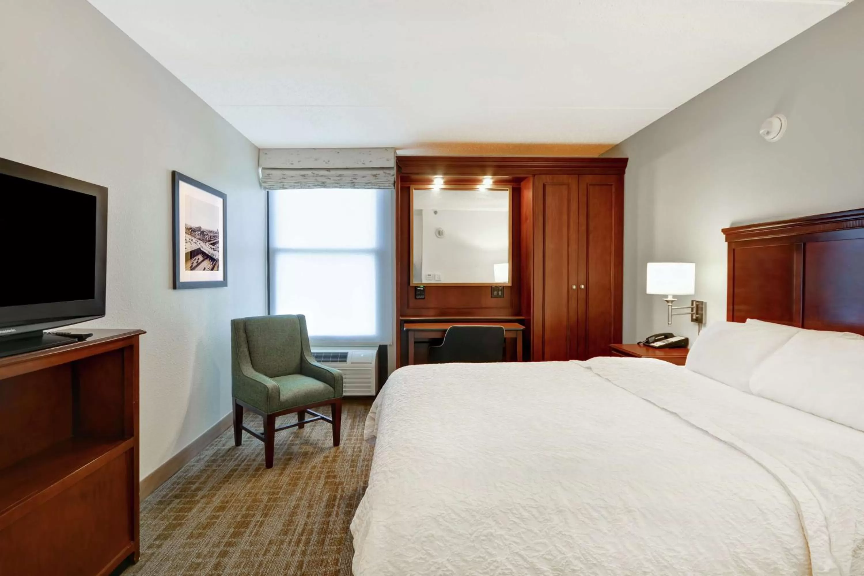 Bed in Hampton Inn Detroit Madison Heights South Troy