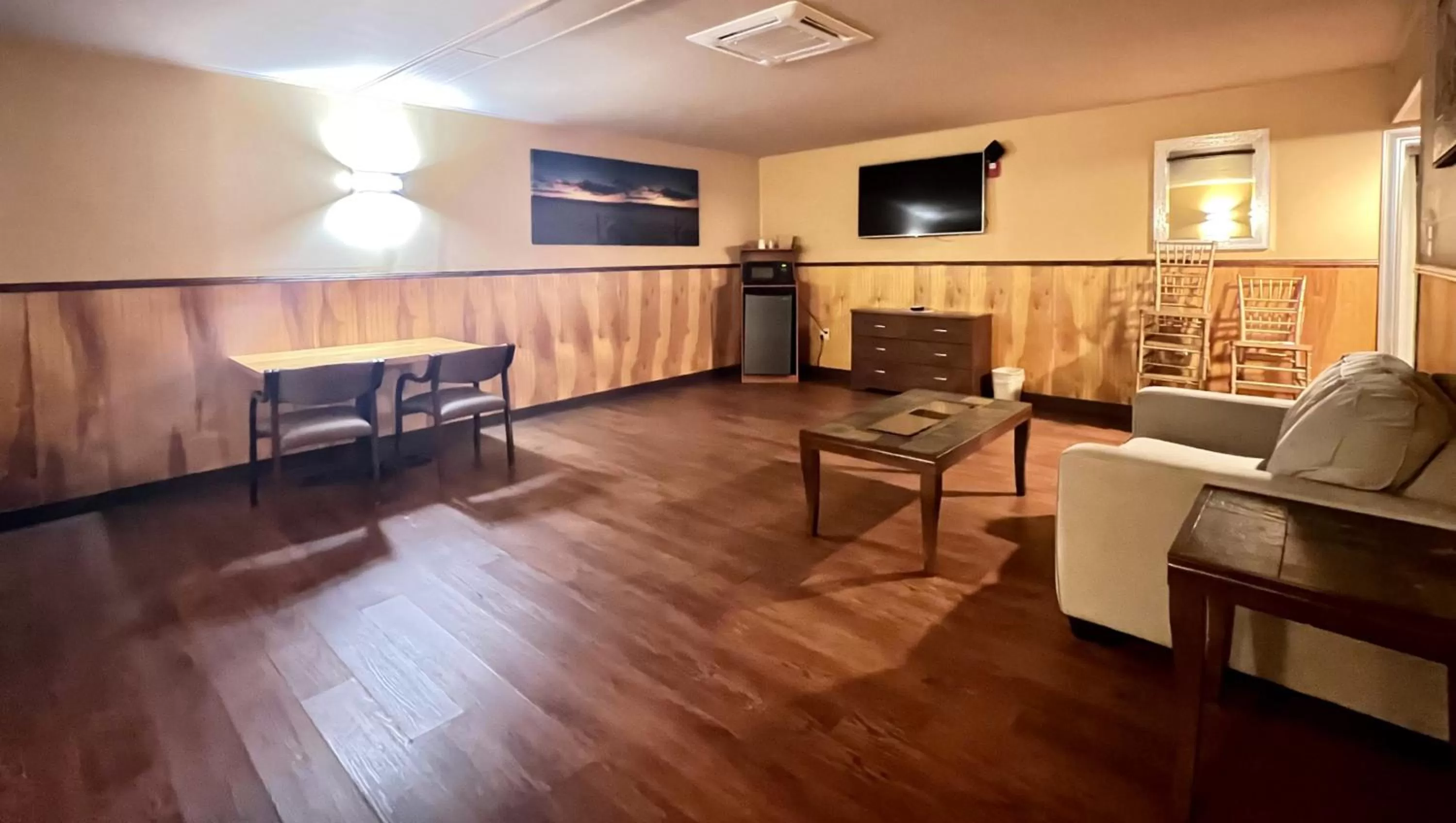 Photo of the whole room in Magnuson Grand Harrisburg